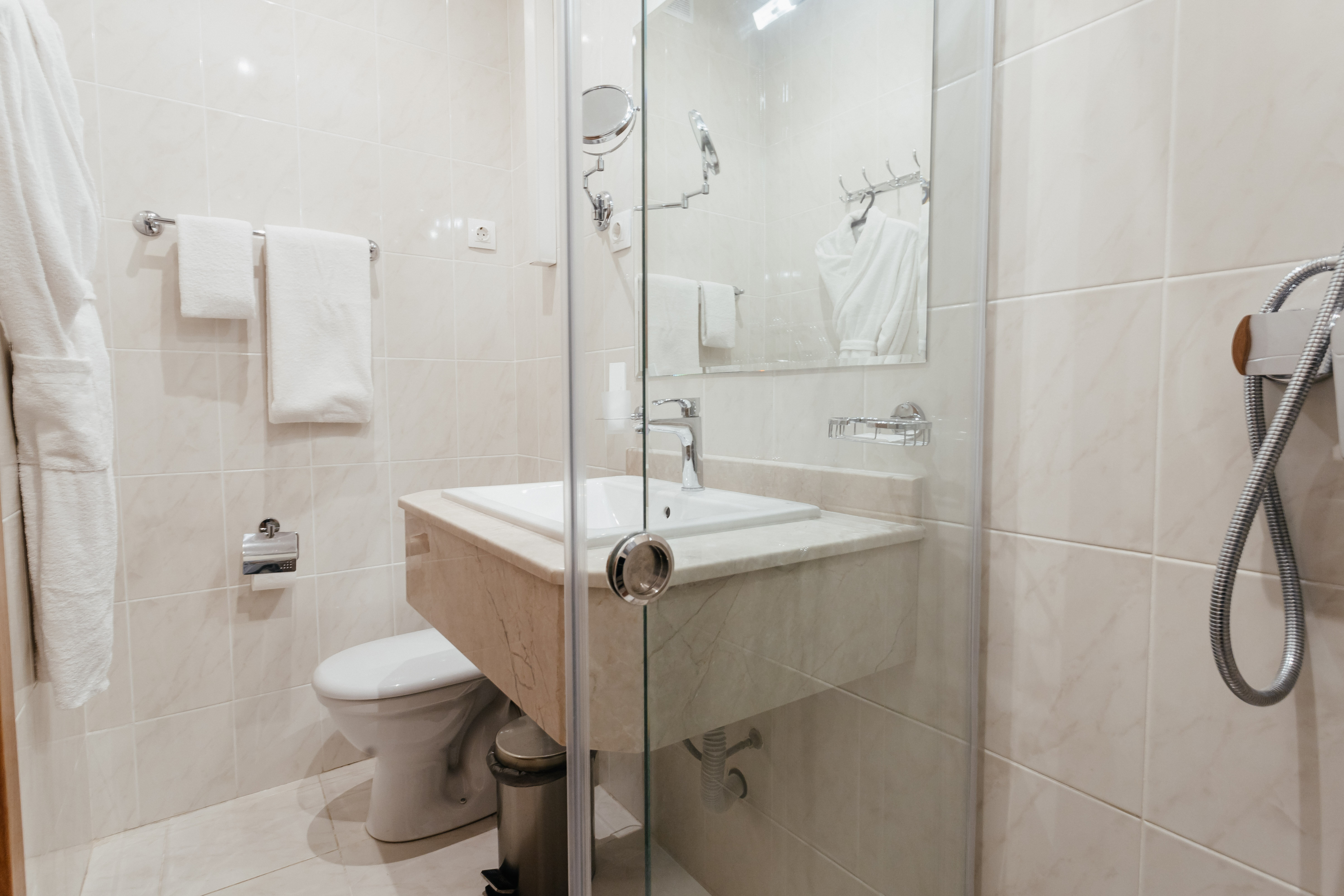 Стандарт одноместный с балконом вид на парк/3 корпус. Второй корпус 3*