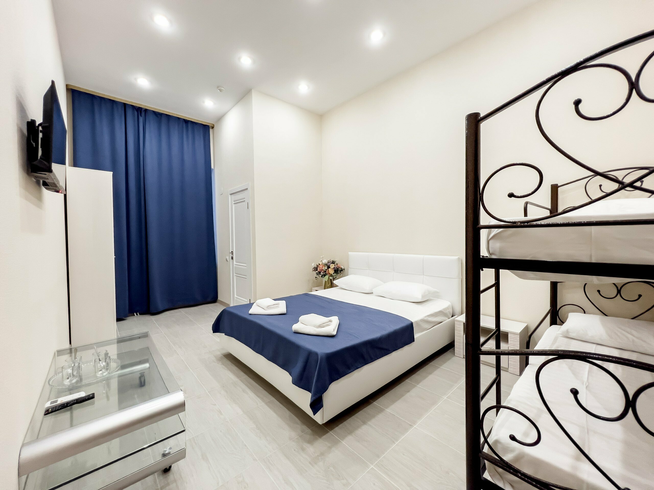 Cемейный номер с собственной ванной комнатой