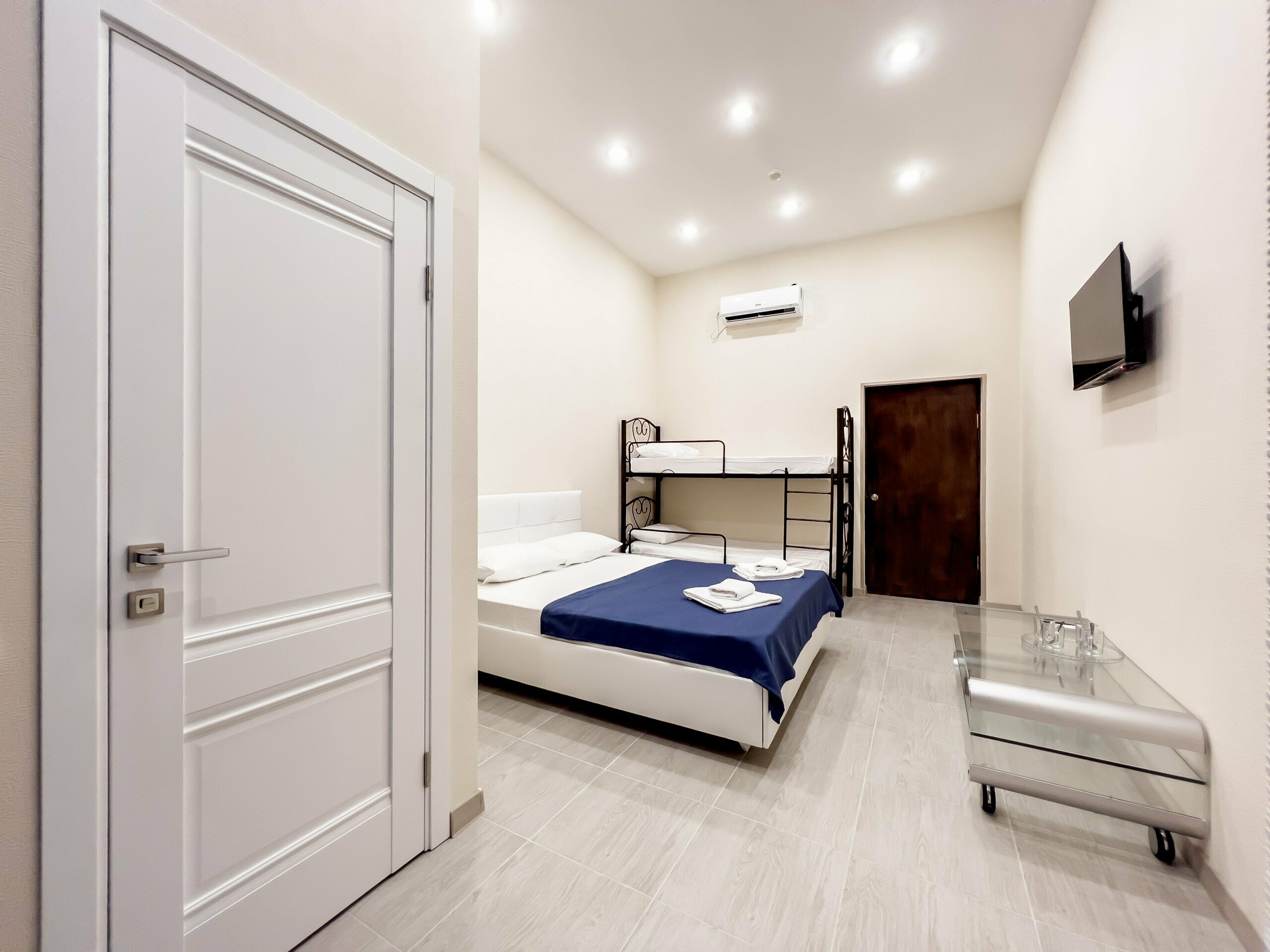 Cемейный номер с собственной ванной комнатой