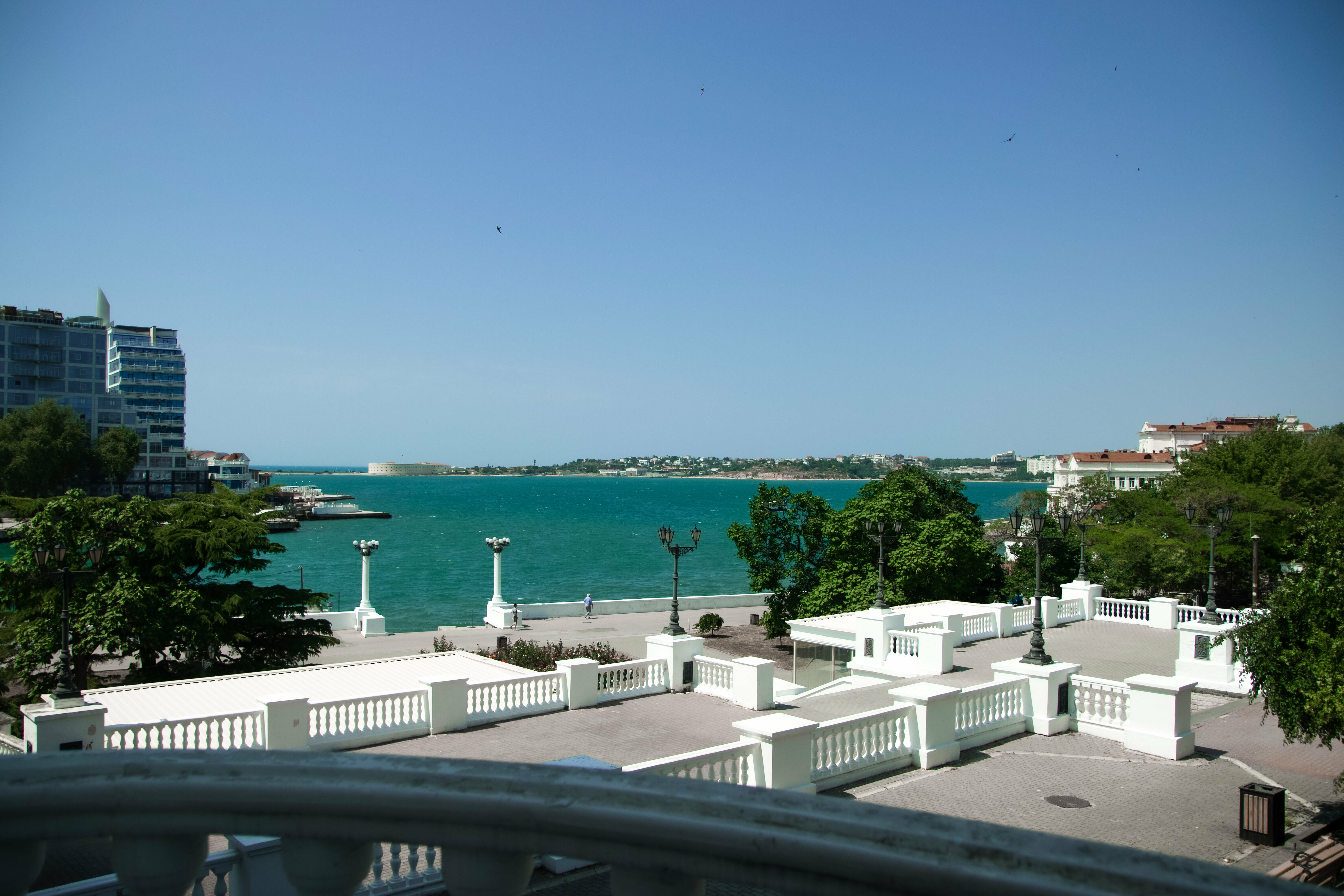 Люкс с видом на театр и море