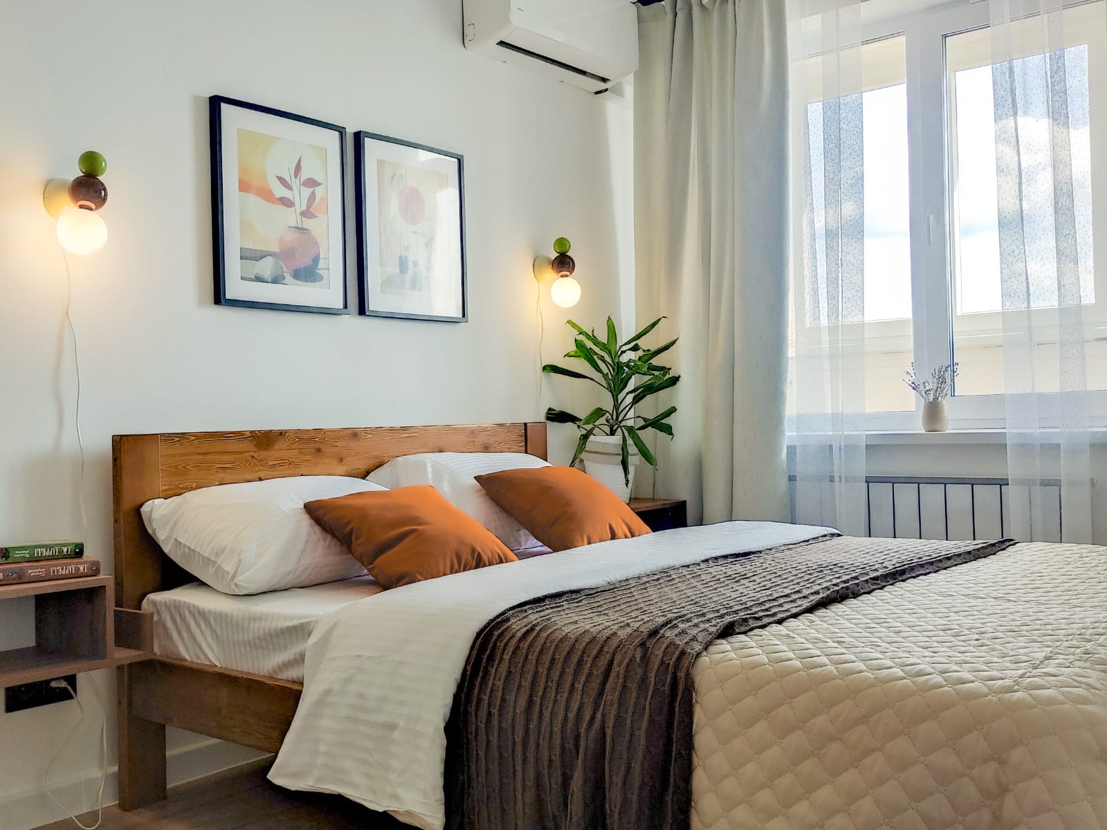 Классный Домик. 1-комнатная квартира с видом на город и облака