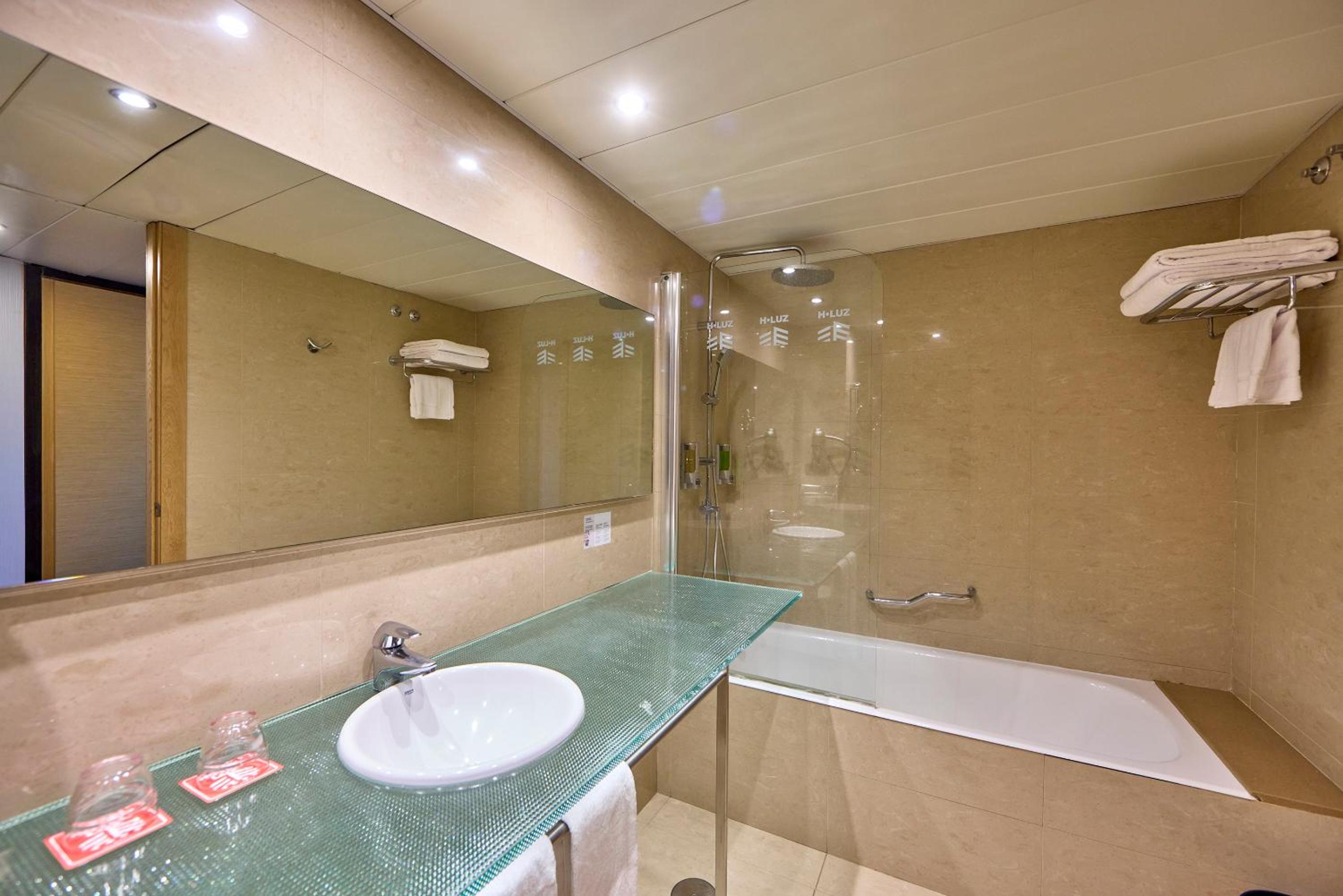 Deluxe King Room with City View