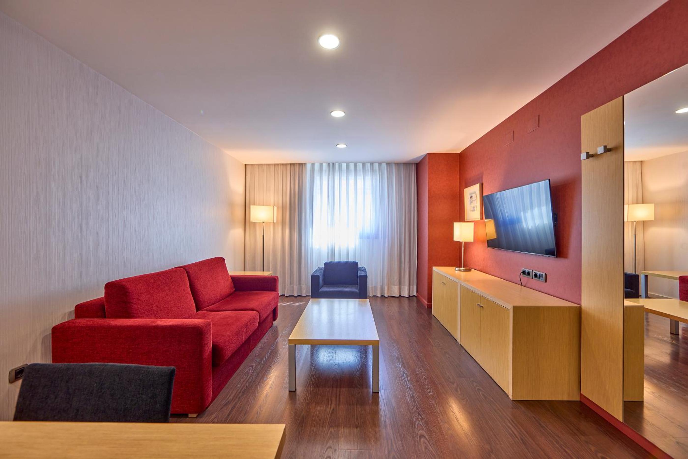 Family Room (2 Adults + 2 Children)