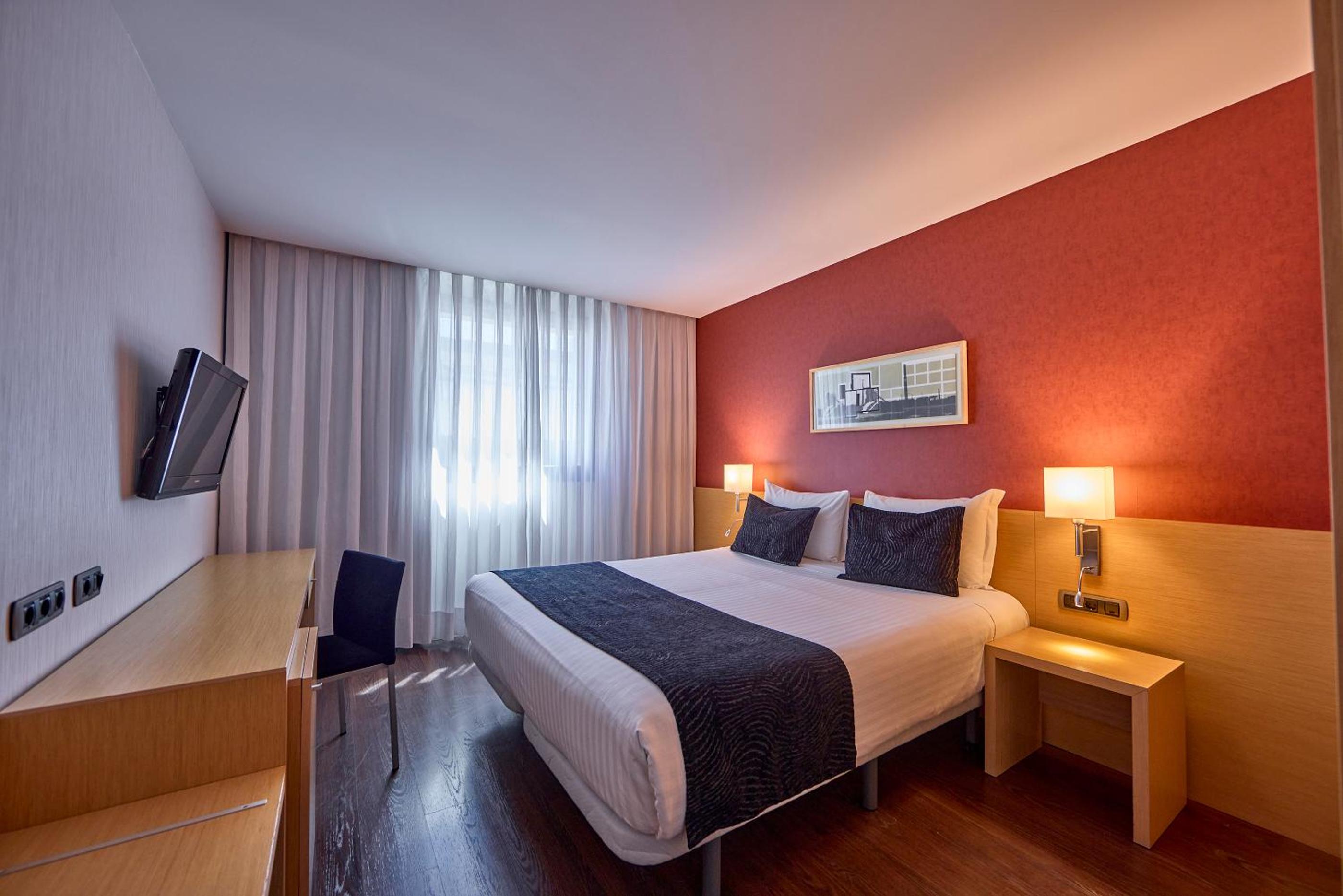 Family Room (2 Adults + 2 Children)