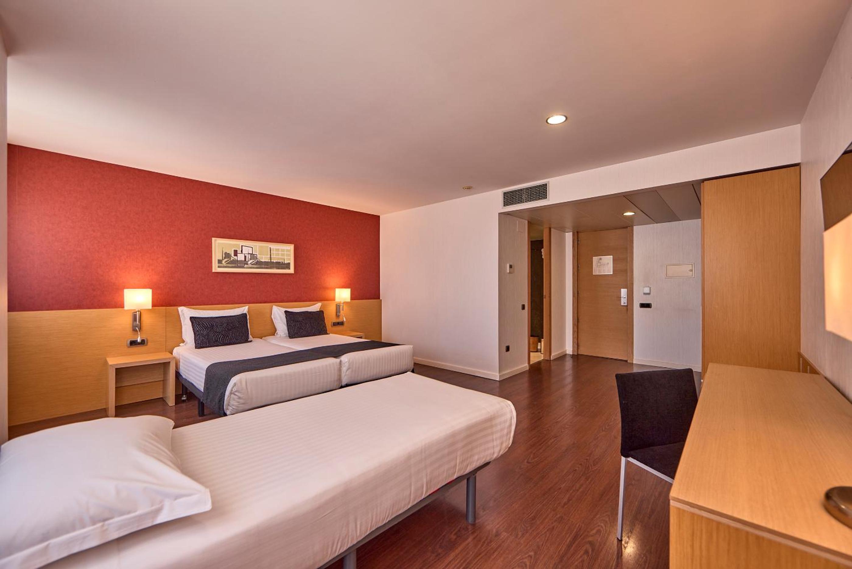 Family Room (2 Adults + 1 Child)