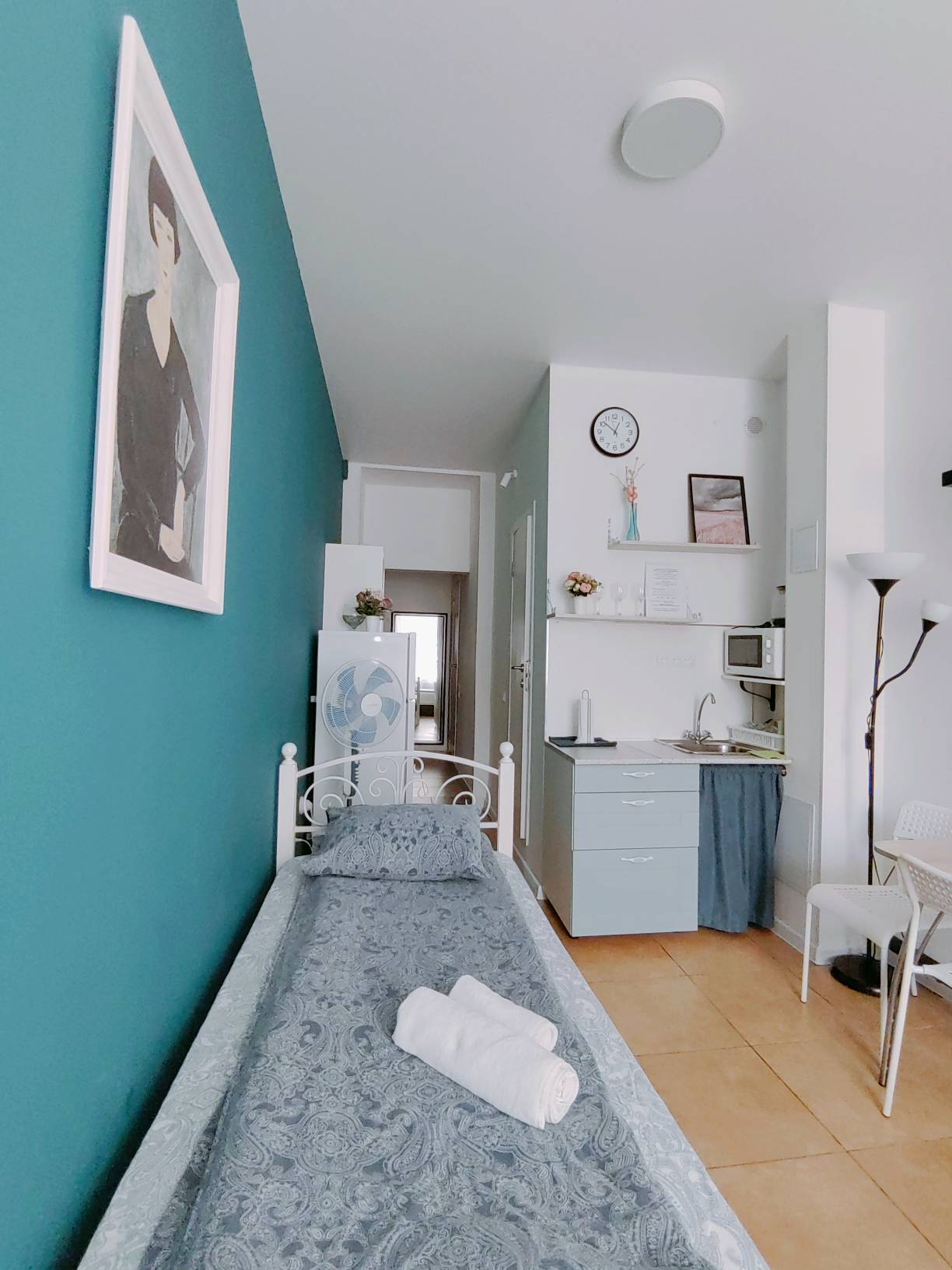 Апартаменты Студия "Ваш Питер". Бесконтактное размещение с возможностью хранения багажа.. До метро 350 метров