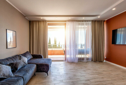 40 Апартаменты в современно ЖК с открытым бассейном в Фамилия Делюкс