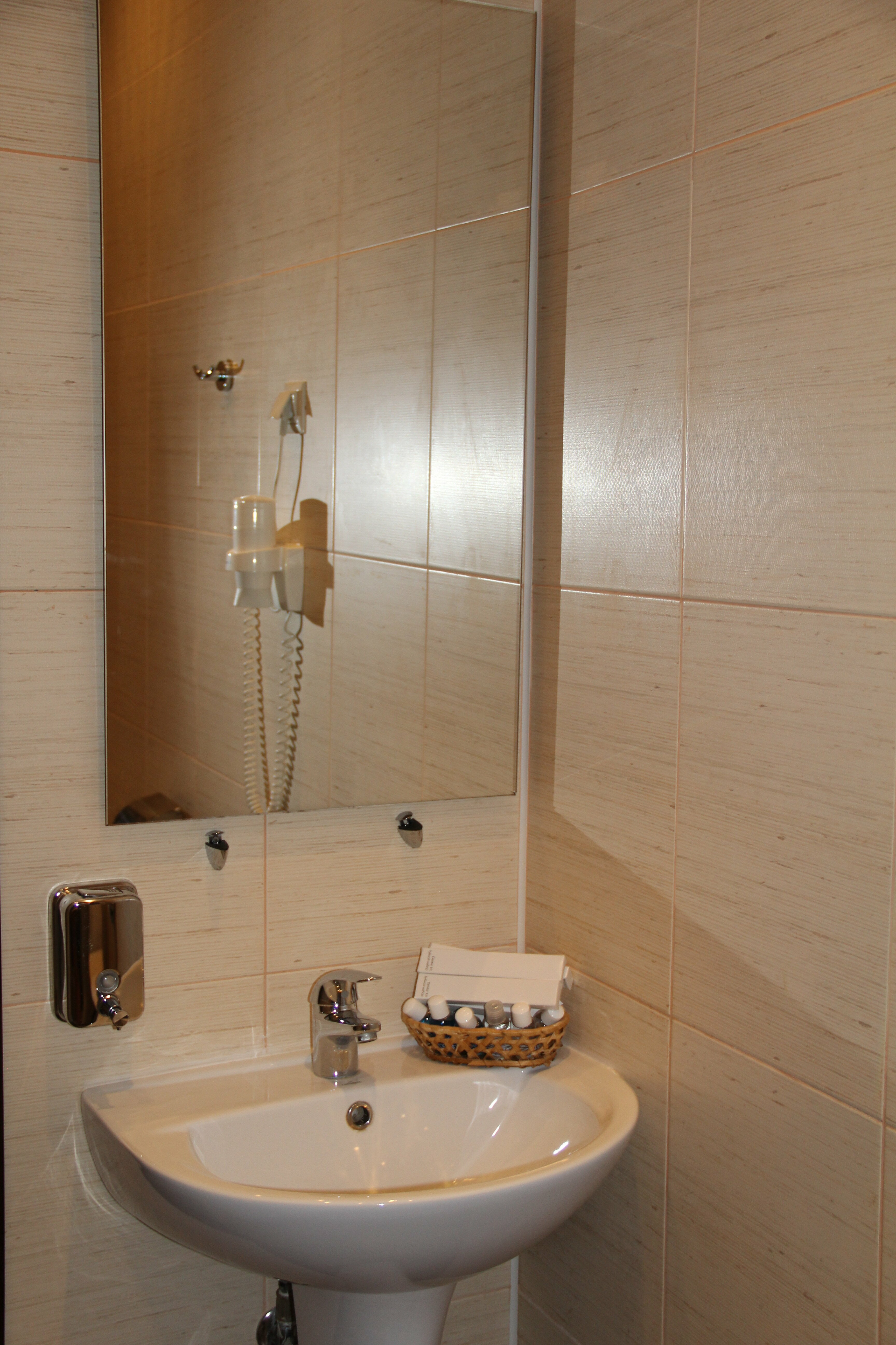 Трехместный номер с душем