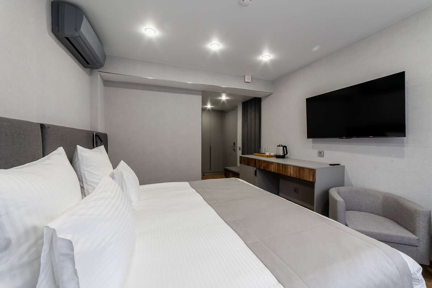 Улучшенный номер с кроватью размера «king-size»