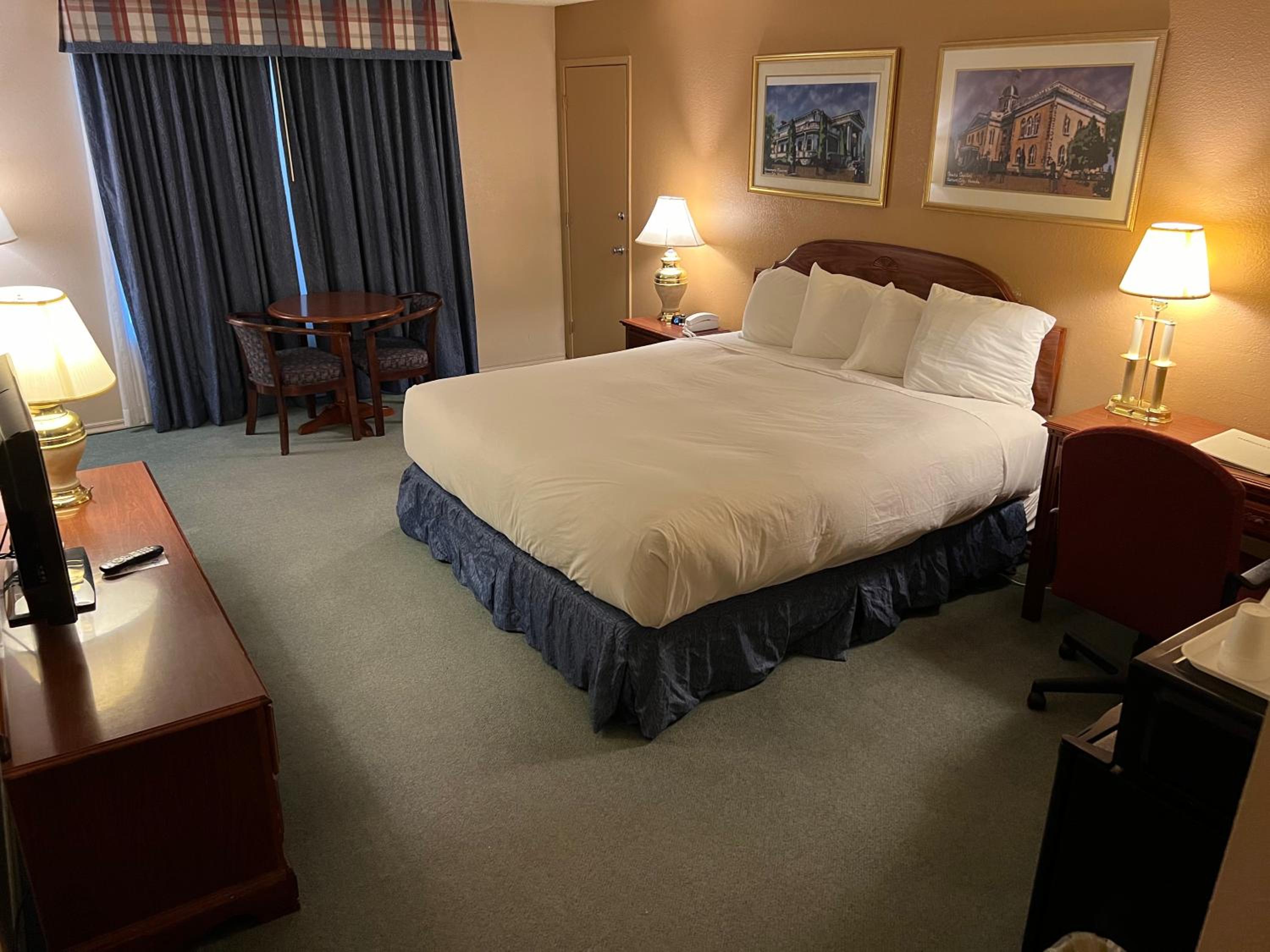 1 King Bed Non-Smoking