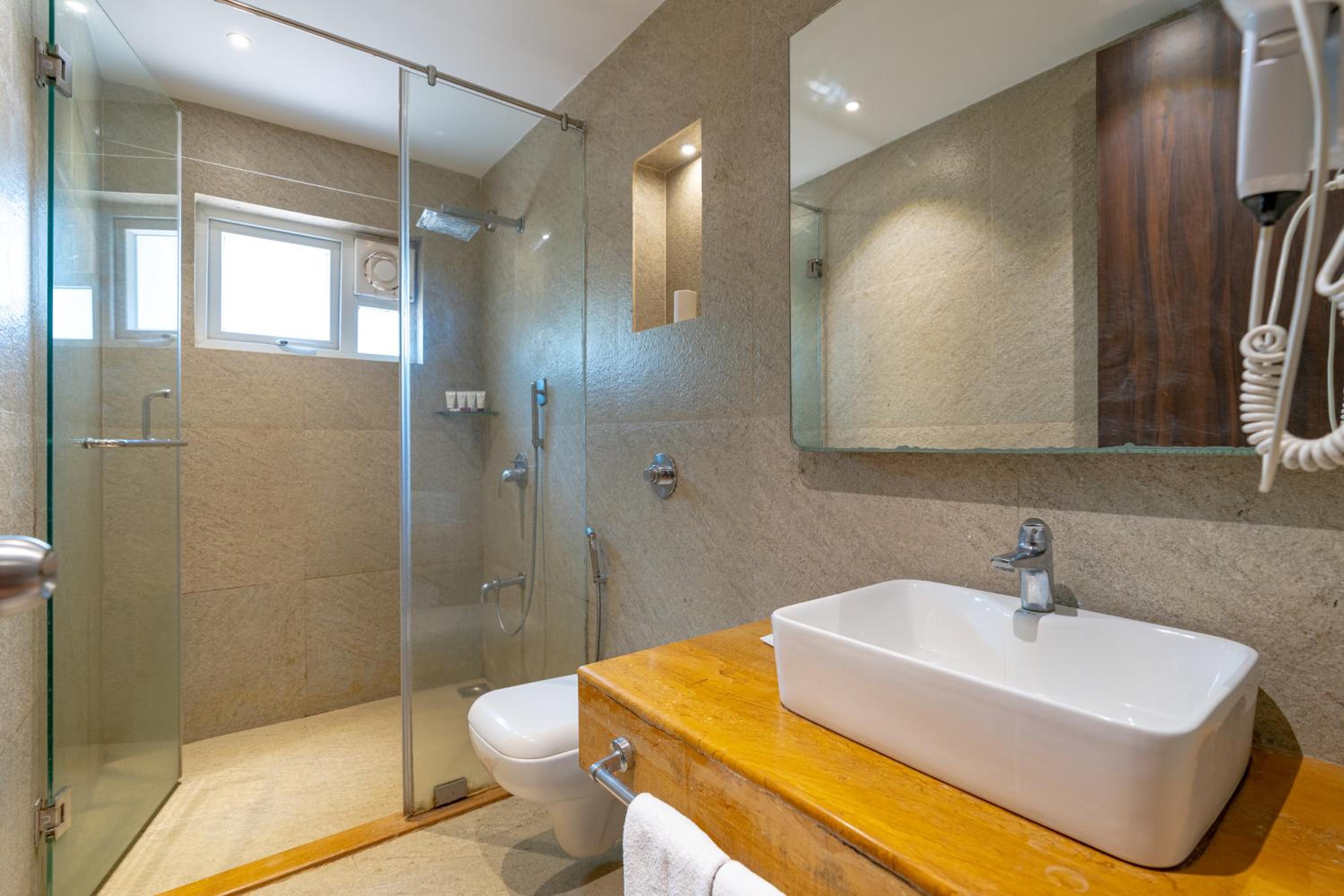 Deluxe Room with Balcony (with complimentary Kayaking and 20% off on Massage session)