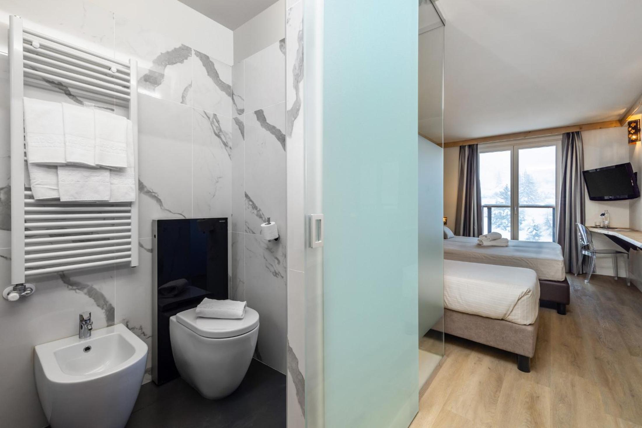 Family Room (2 Adults + 1 Child)