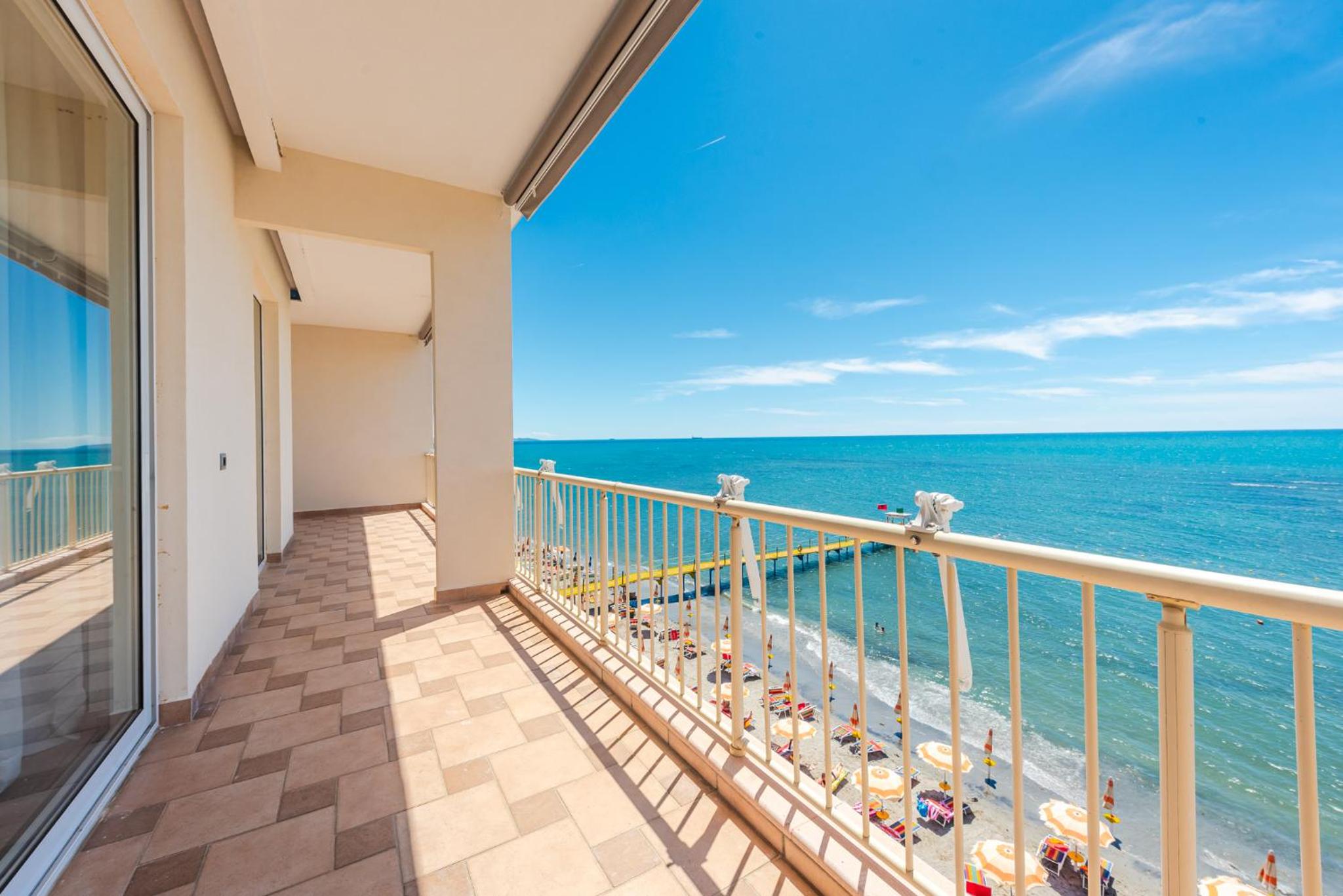 Deluxe Suite with Sea View