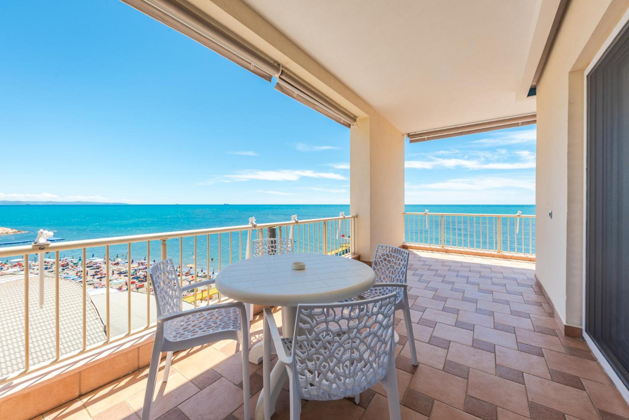 Deluxe Suite with Sea View