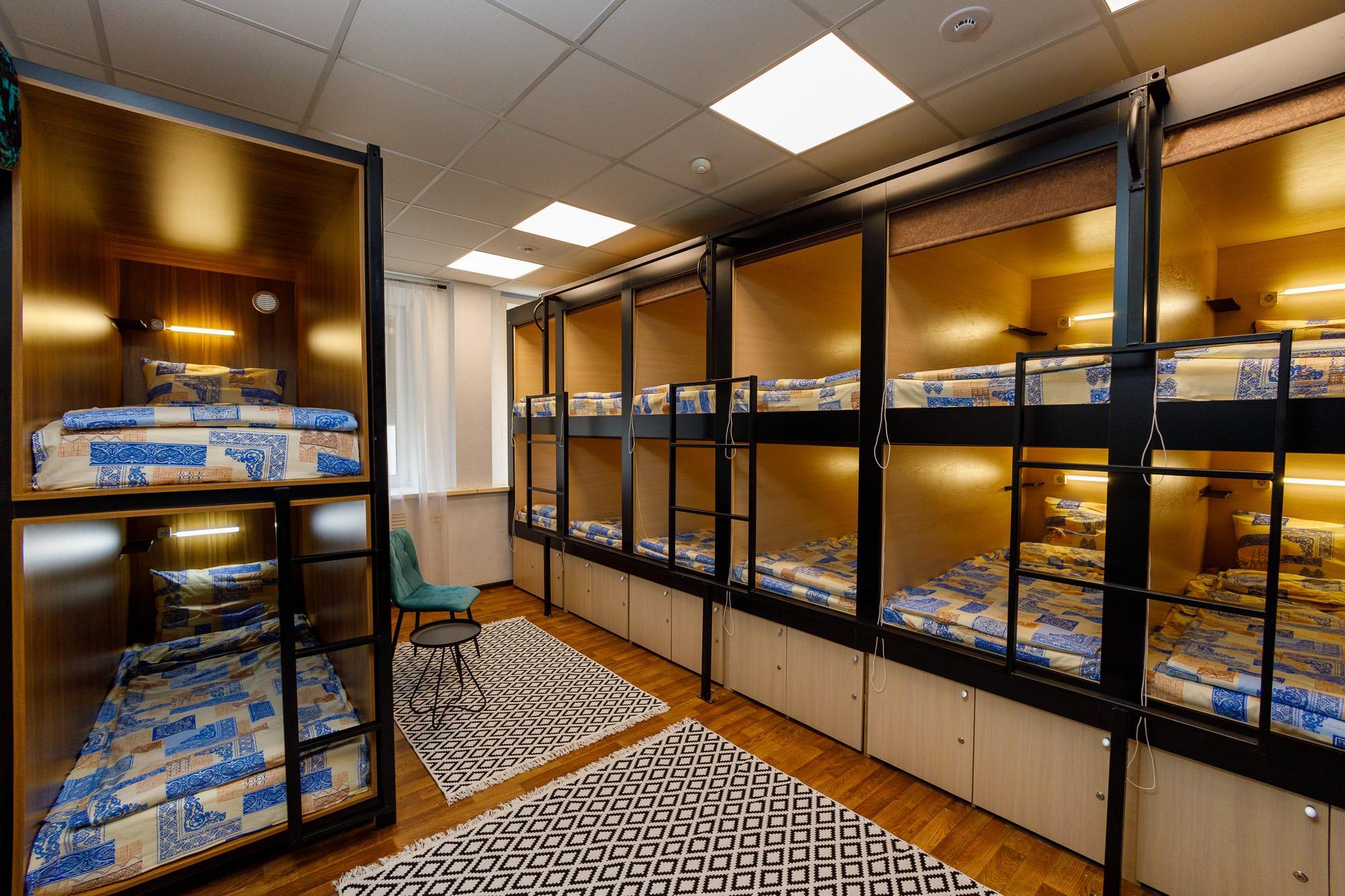 Капсула в 14-местном общем номере Вейк спот