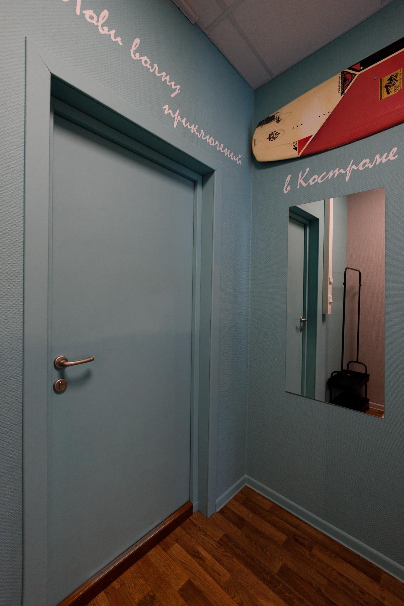 Кровать в общем номере для мужчин и женщин с 10 кроватями