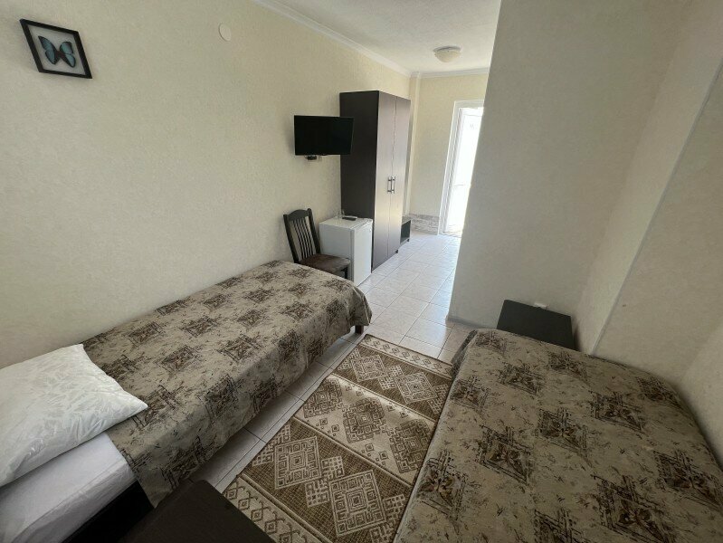 Небольшой двухместный номер с 2 отдельными кроватями