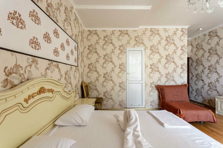 Трёхместный Комфорт с эркером