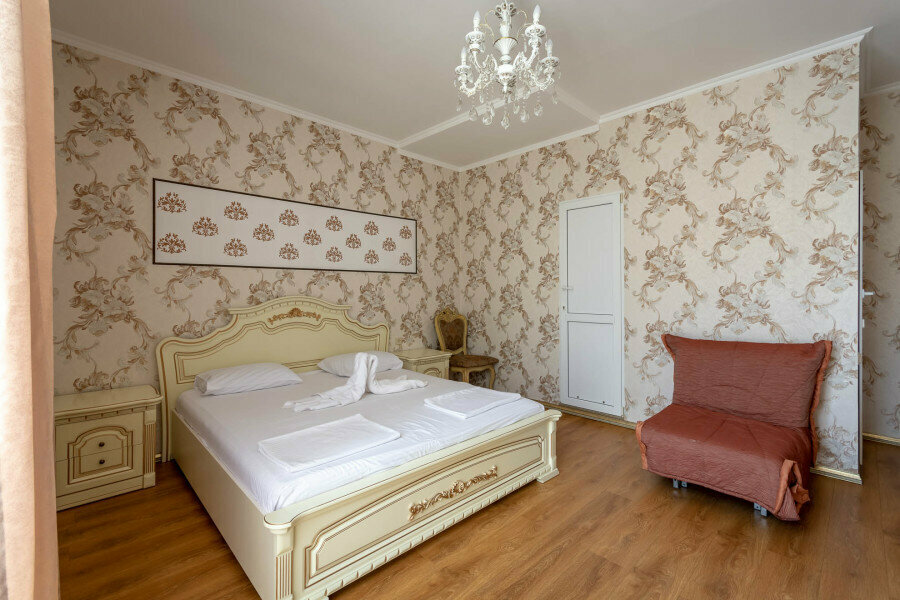 Трёхместный Комфорт с эркером