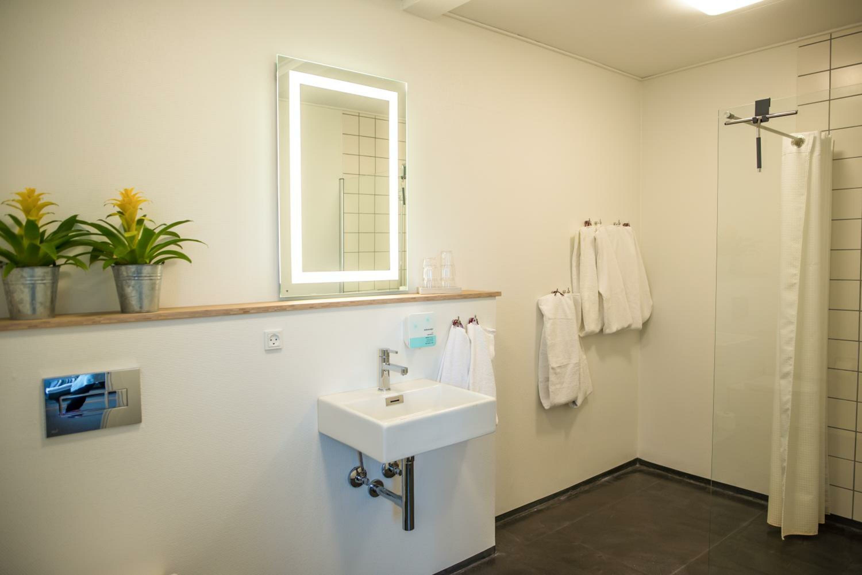 Family Room (2 Adults + 2 Children)