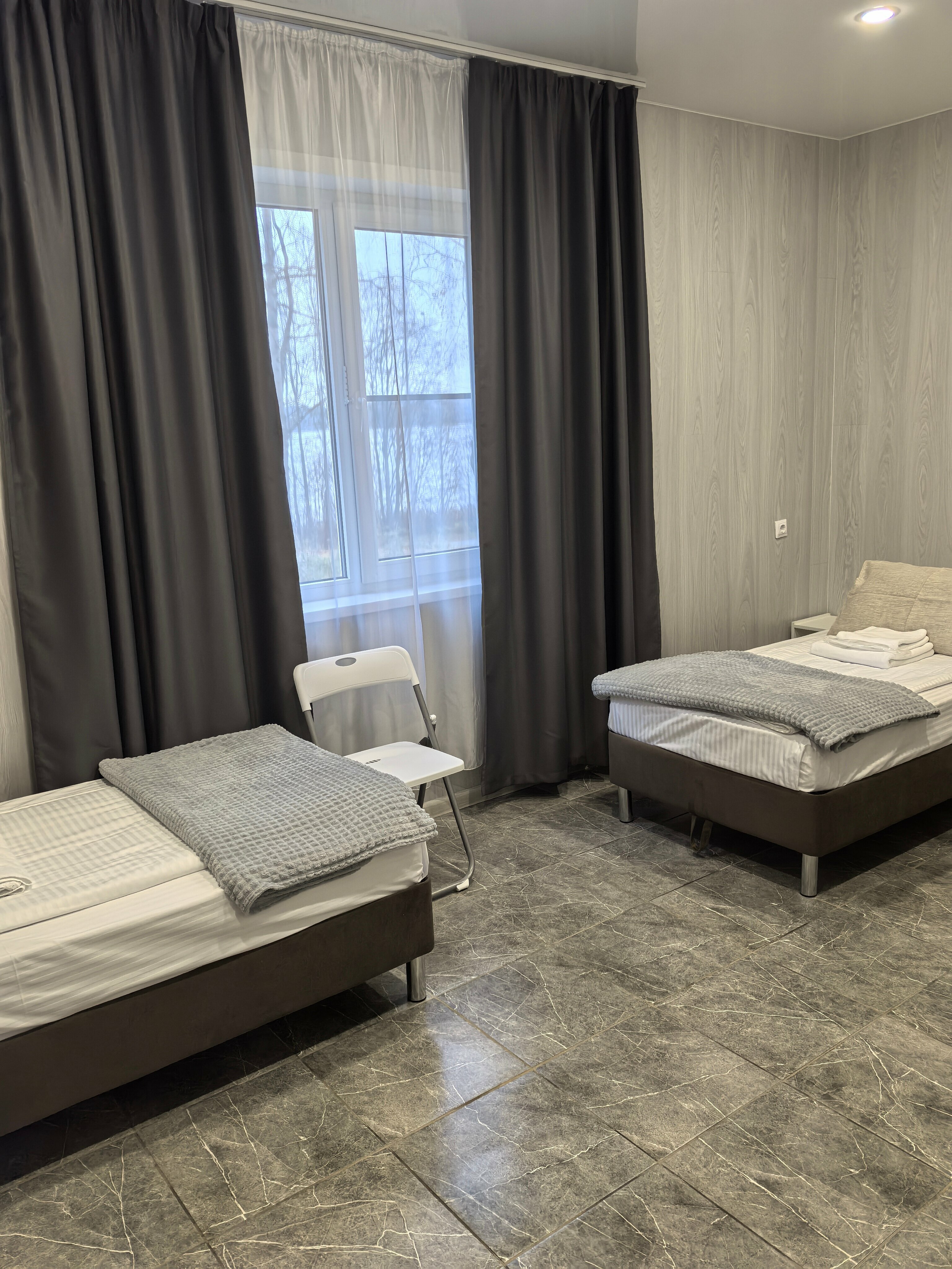 Трехместный номер с основными удобствами