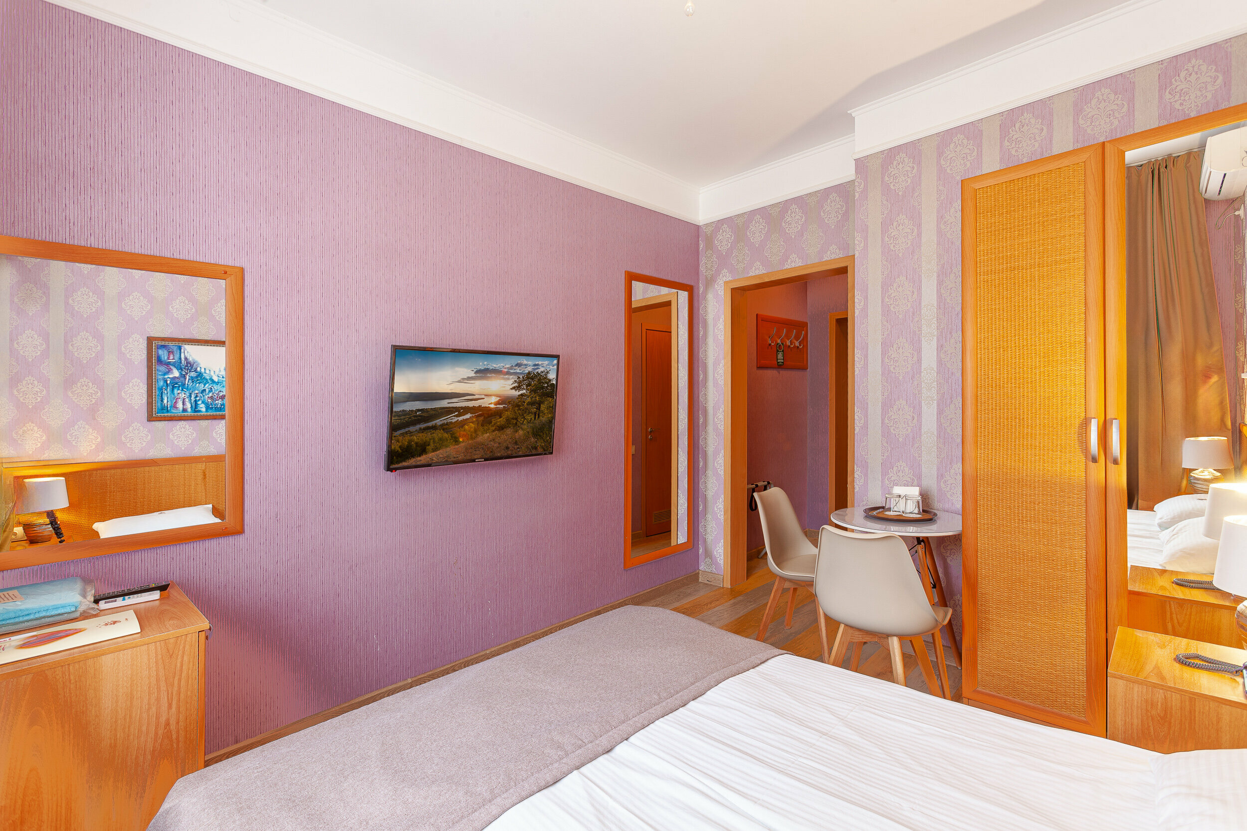 Стандарт с одной двуспальной кроватью