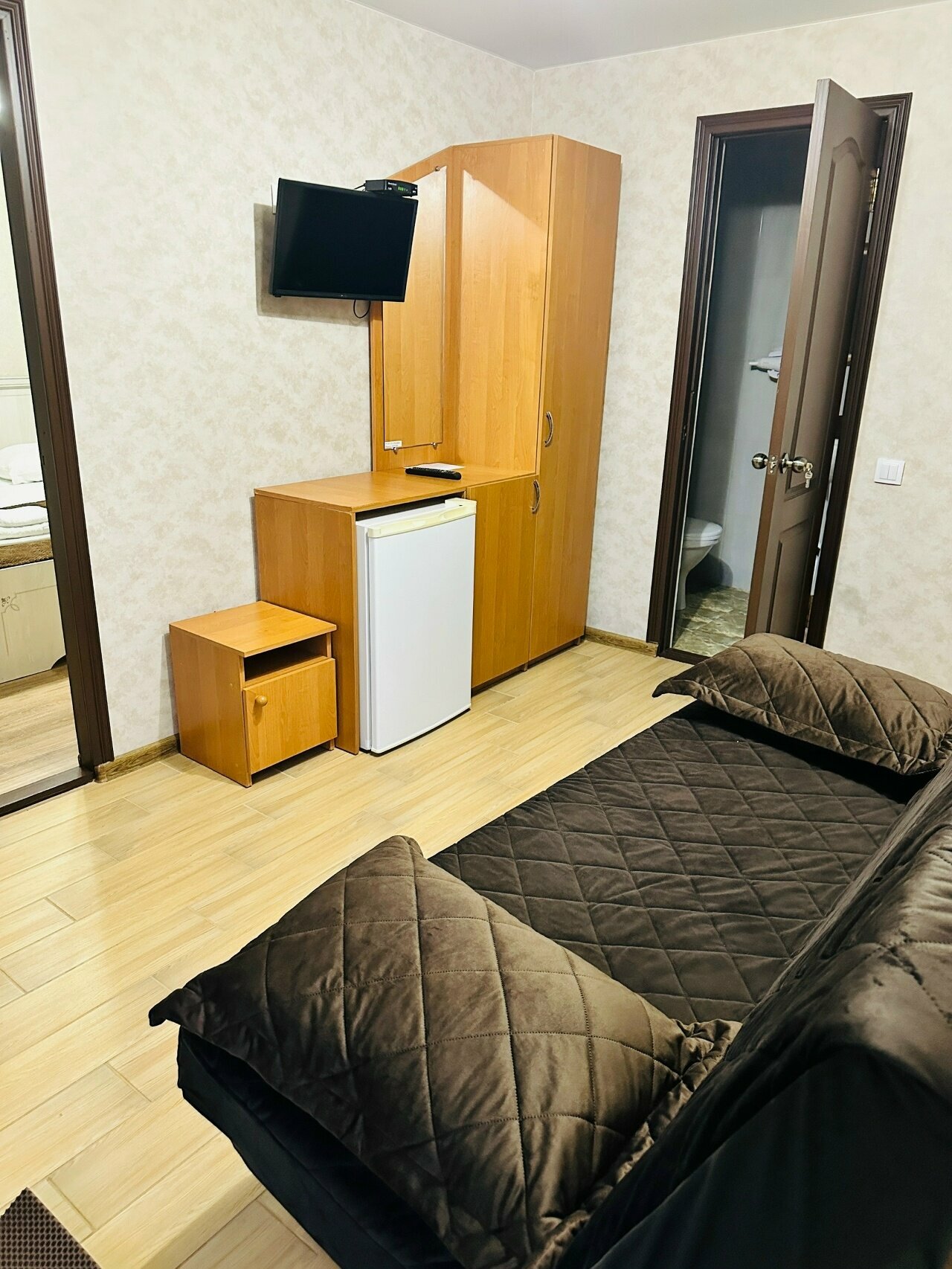 Cемейный номер с собственной ванной комнатой