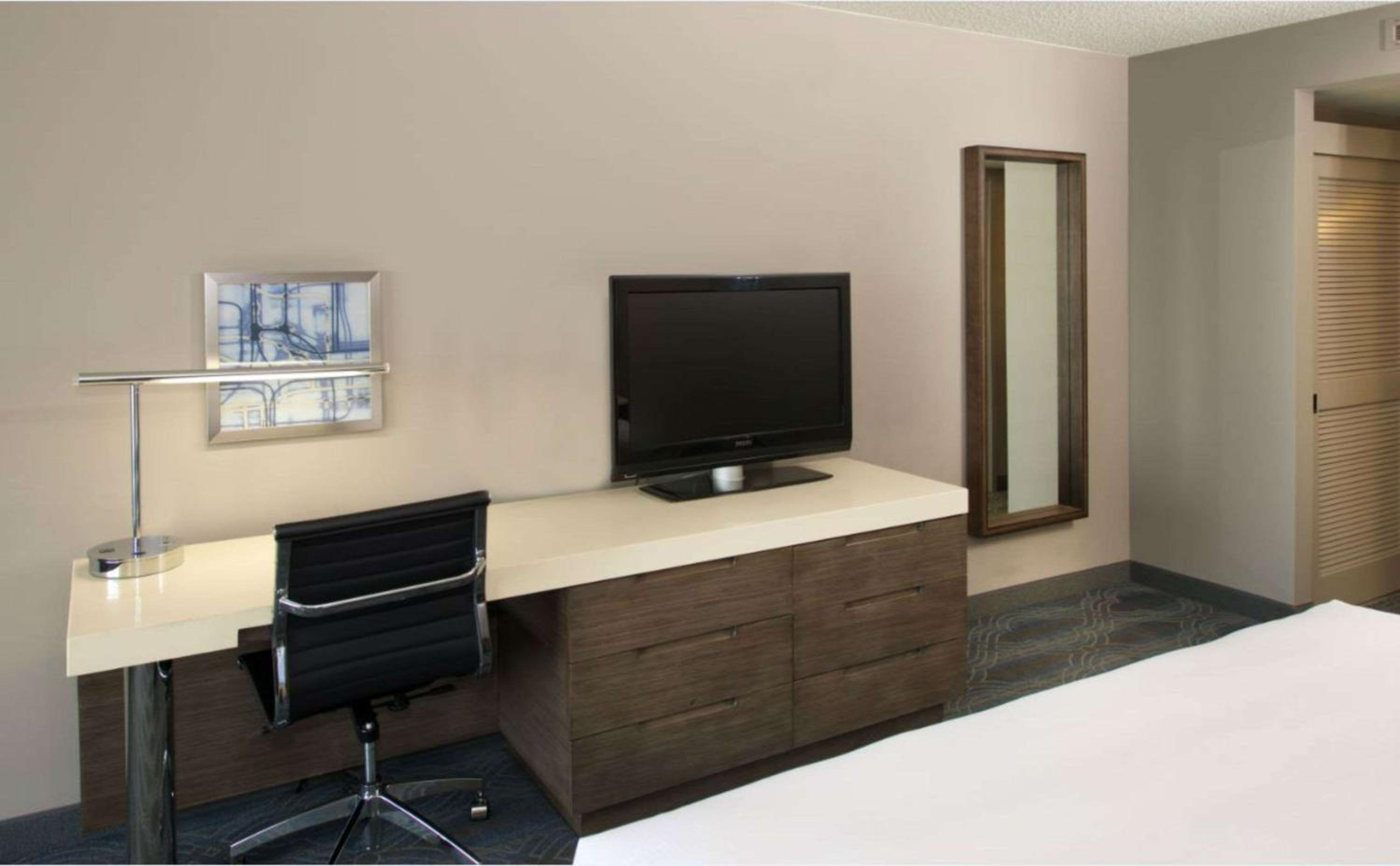 Deluxe Double Room With Two Double Beds - Disability Access/Bath Tub