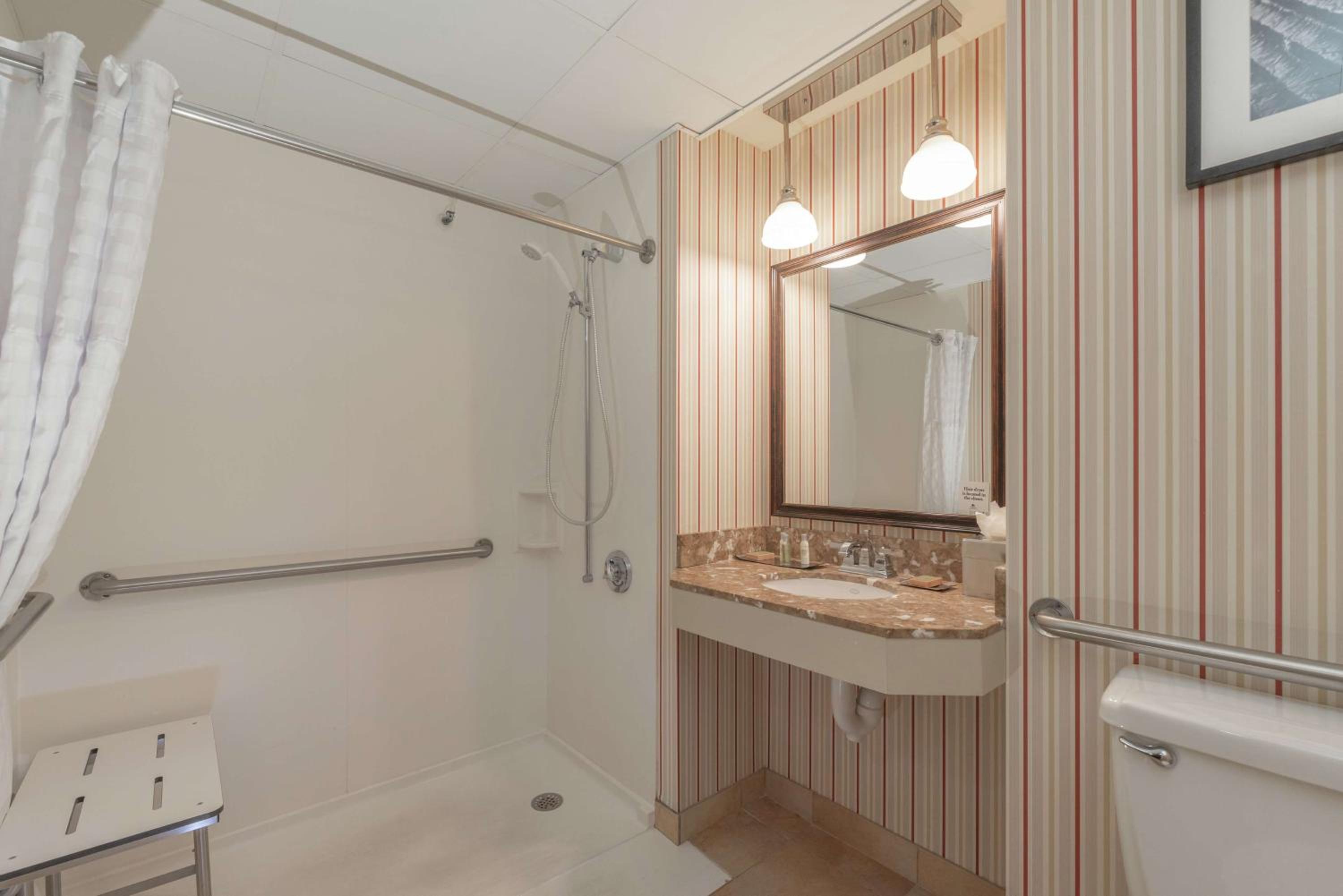 Double Room with Two Double Beds - Mobility Accessible/Roll In Shower