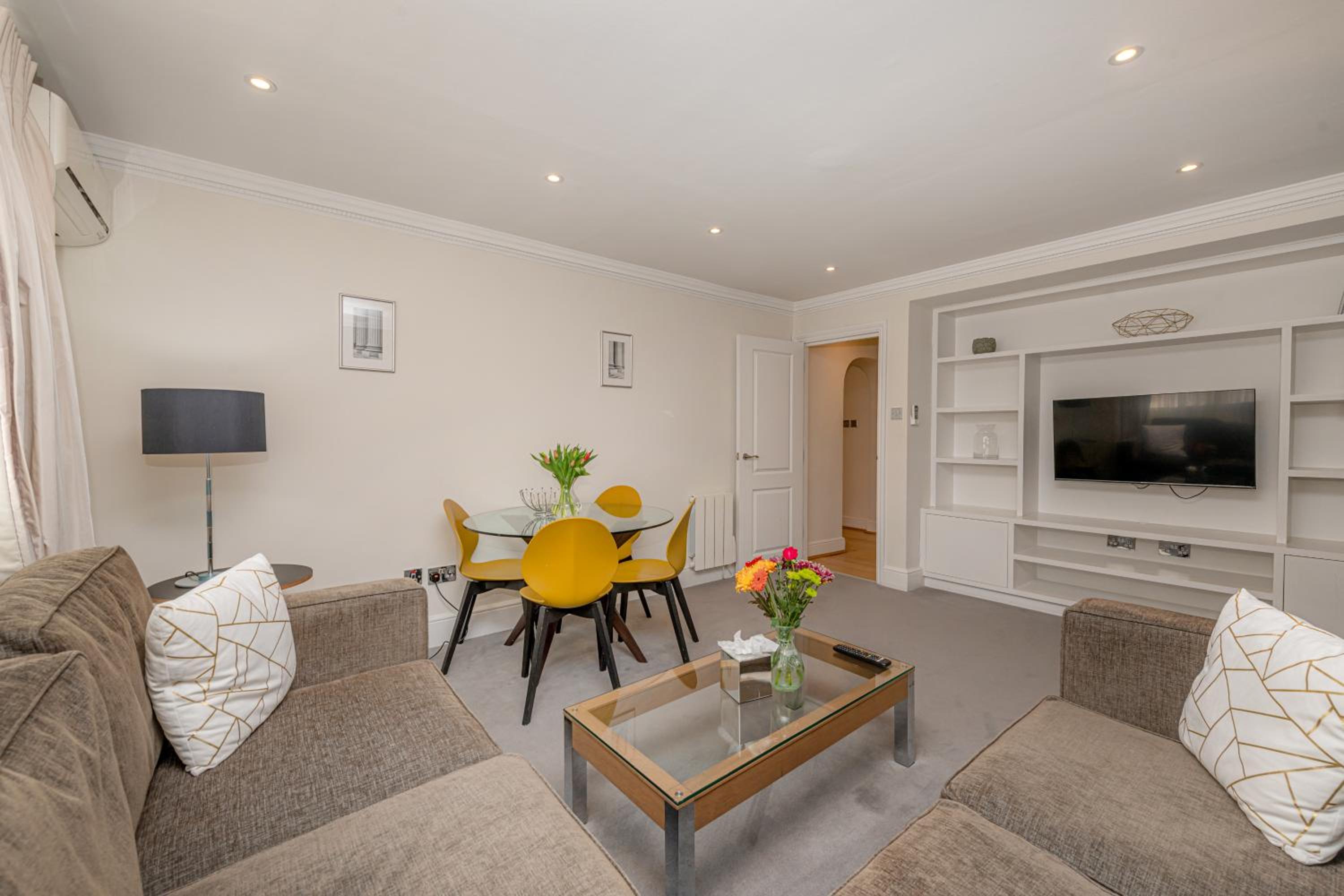 Superior One Bedroom Apartment