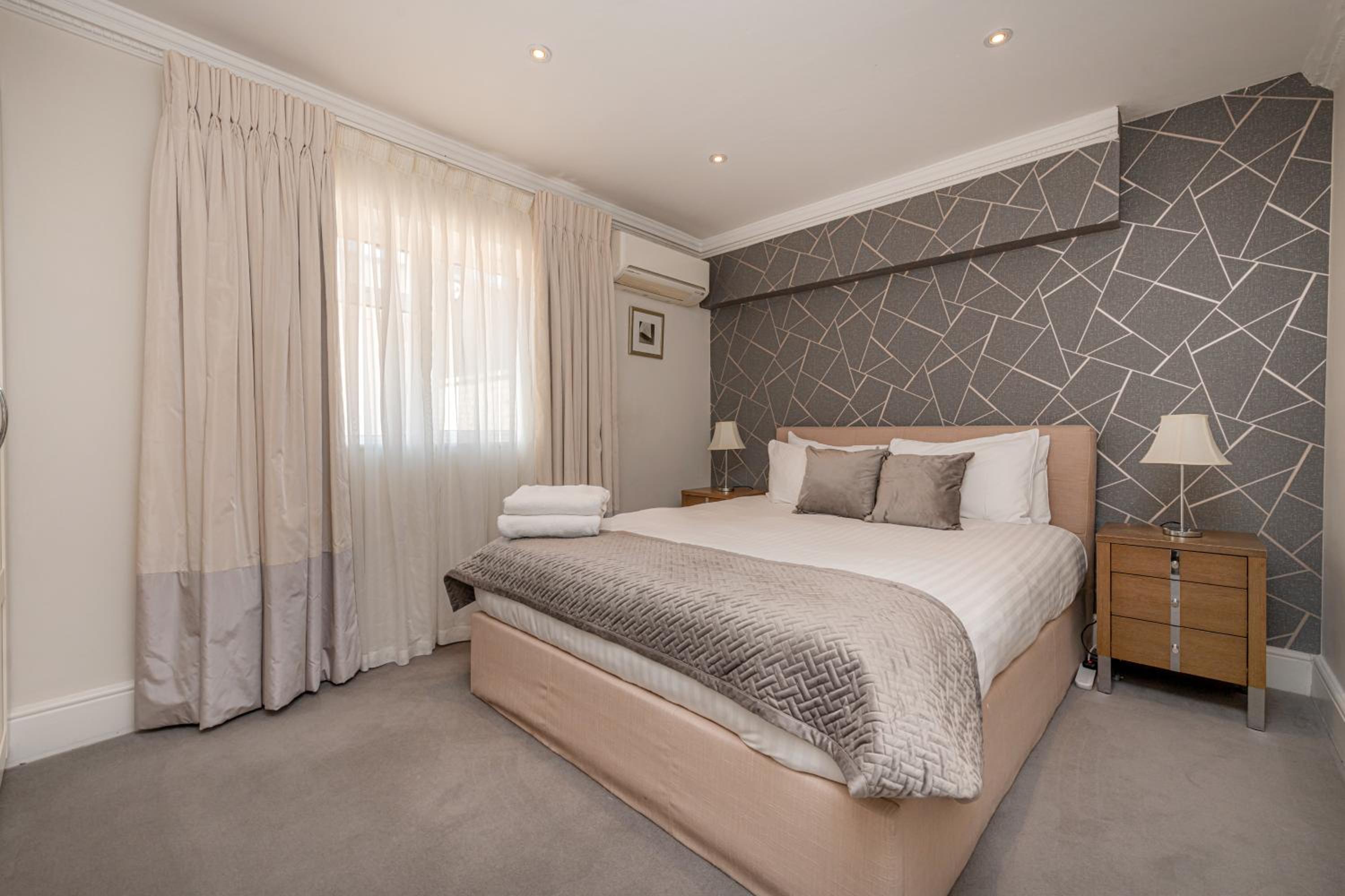 Superior One Bedroom Apartment