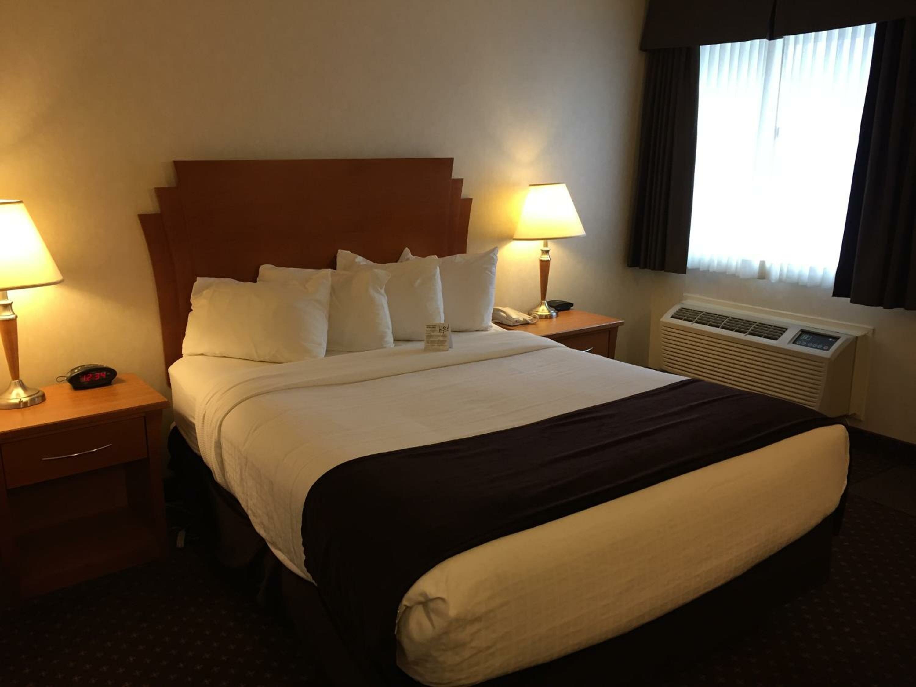 Queen Room - Non-Smoking