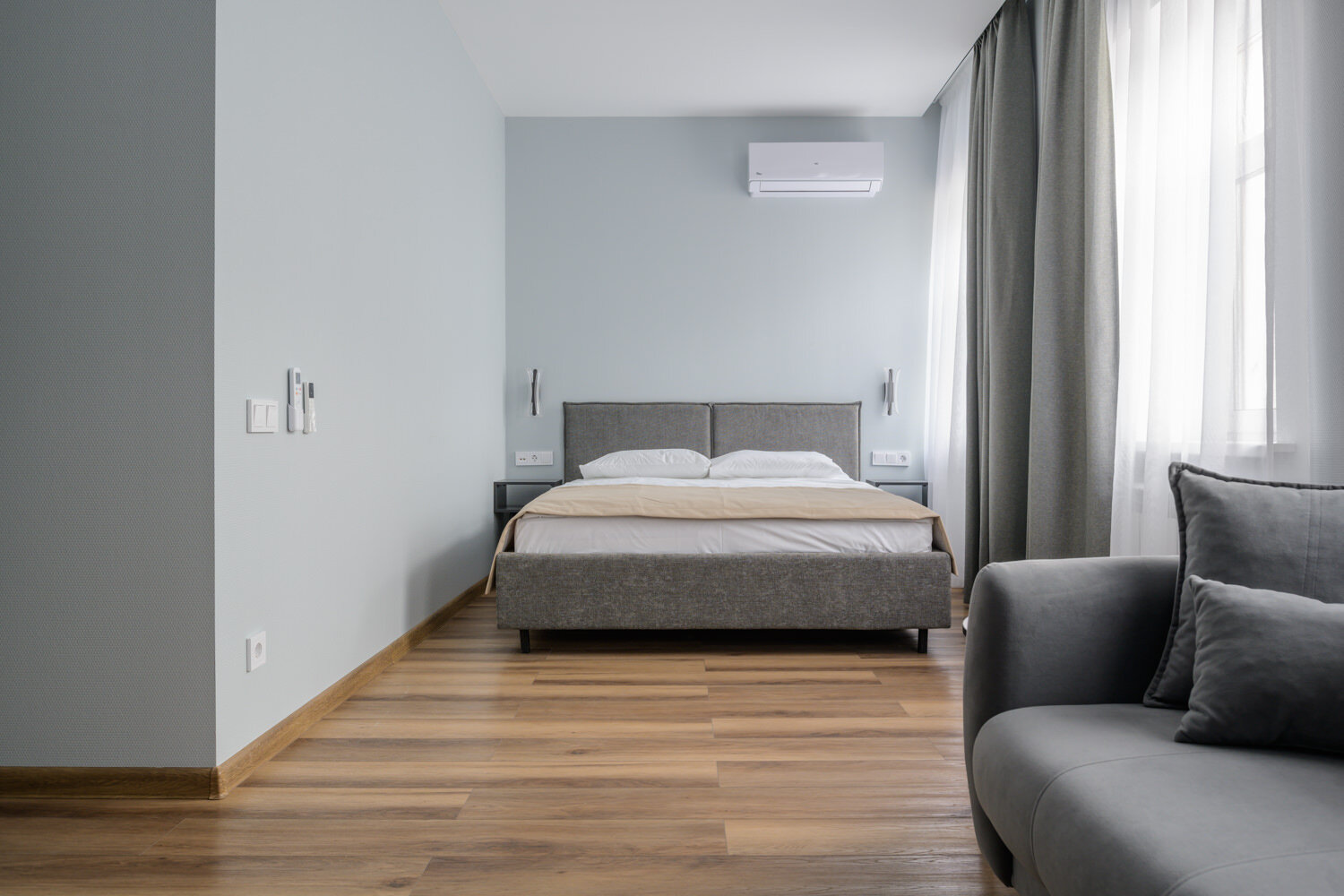 Бизнес с двуспальной кроватью и диваном №2