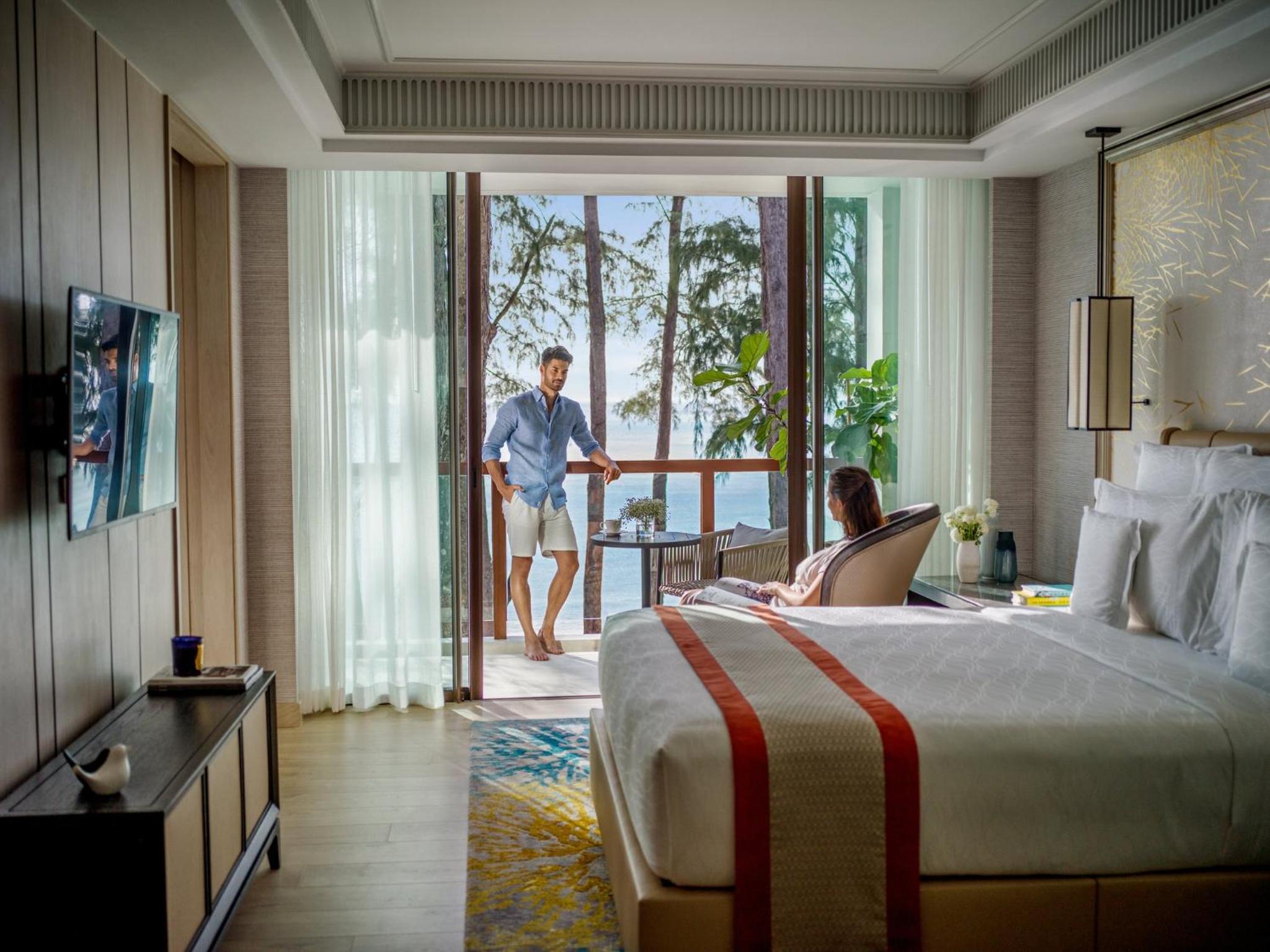 Beachside Suite With Ocean View And Club Lounge Access