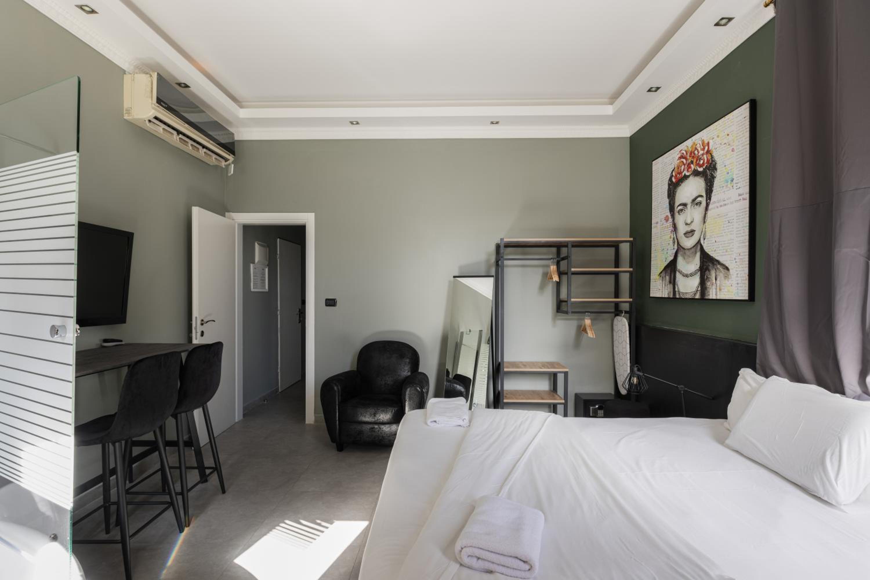 One-Bedroom Apartment (3 Adults)