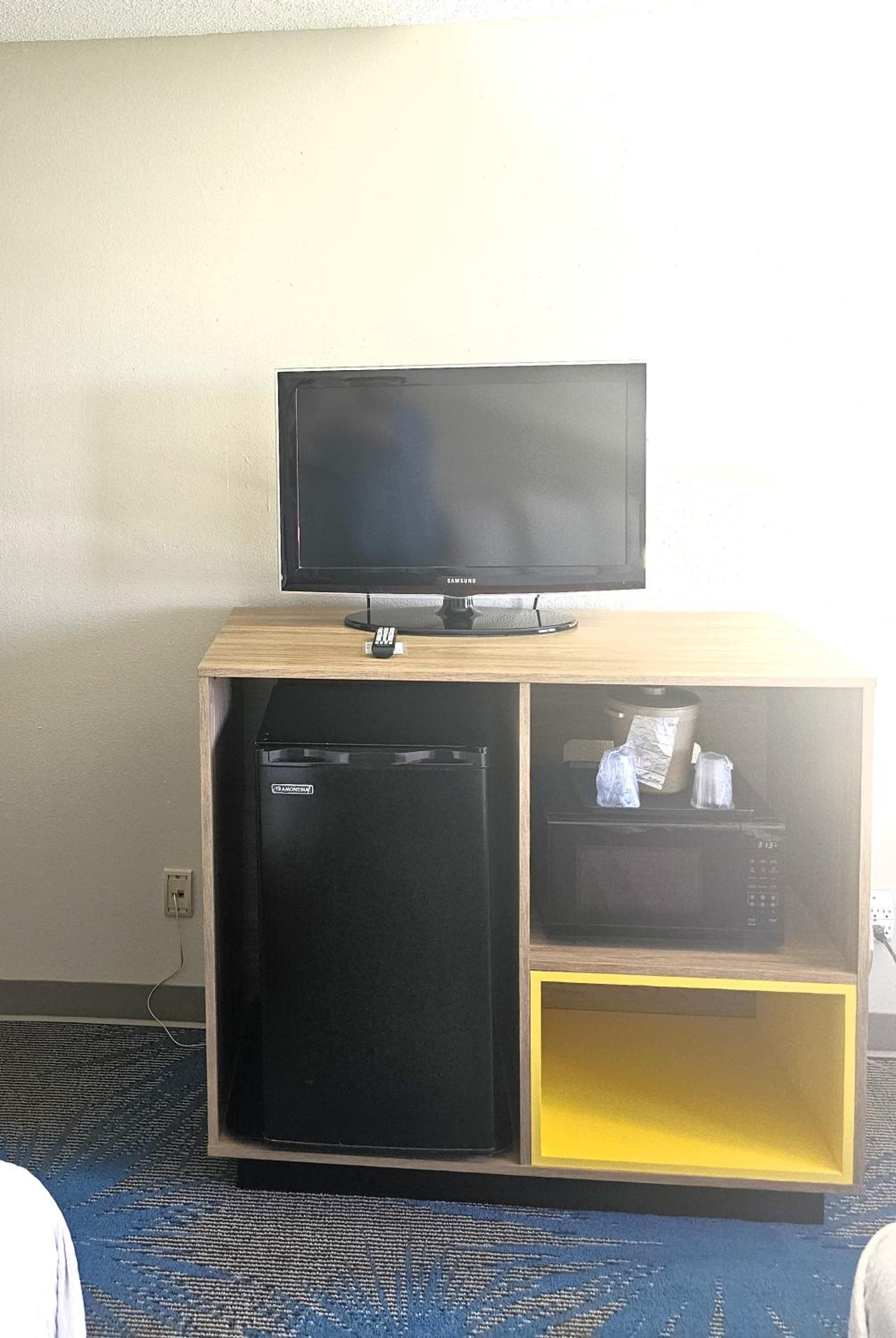 Deluxe Queen Suite with Two Queen Beds - Non-Smoking