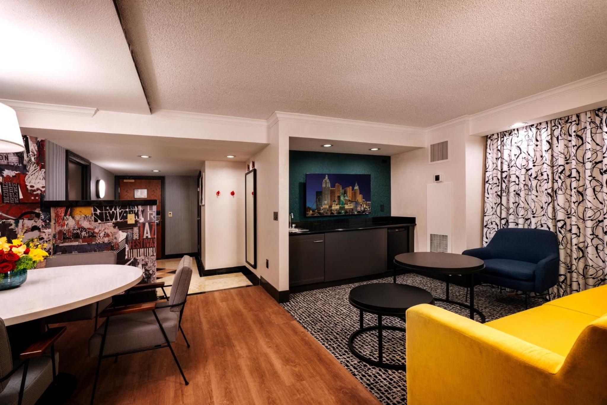 One Bedroom Luxury King Suite