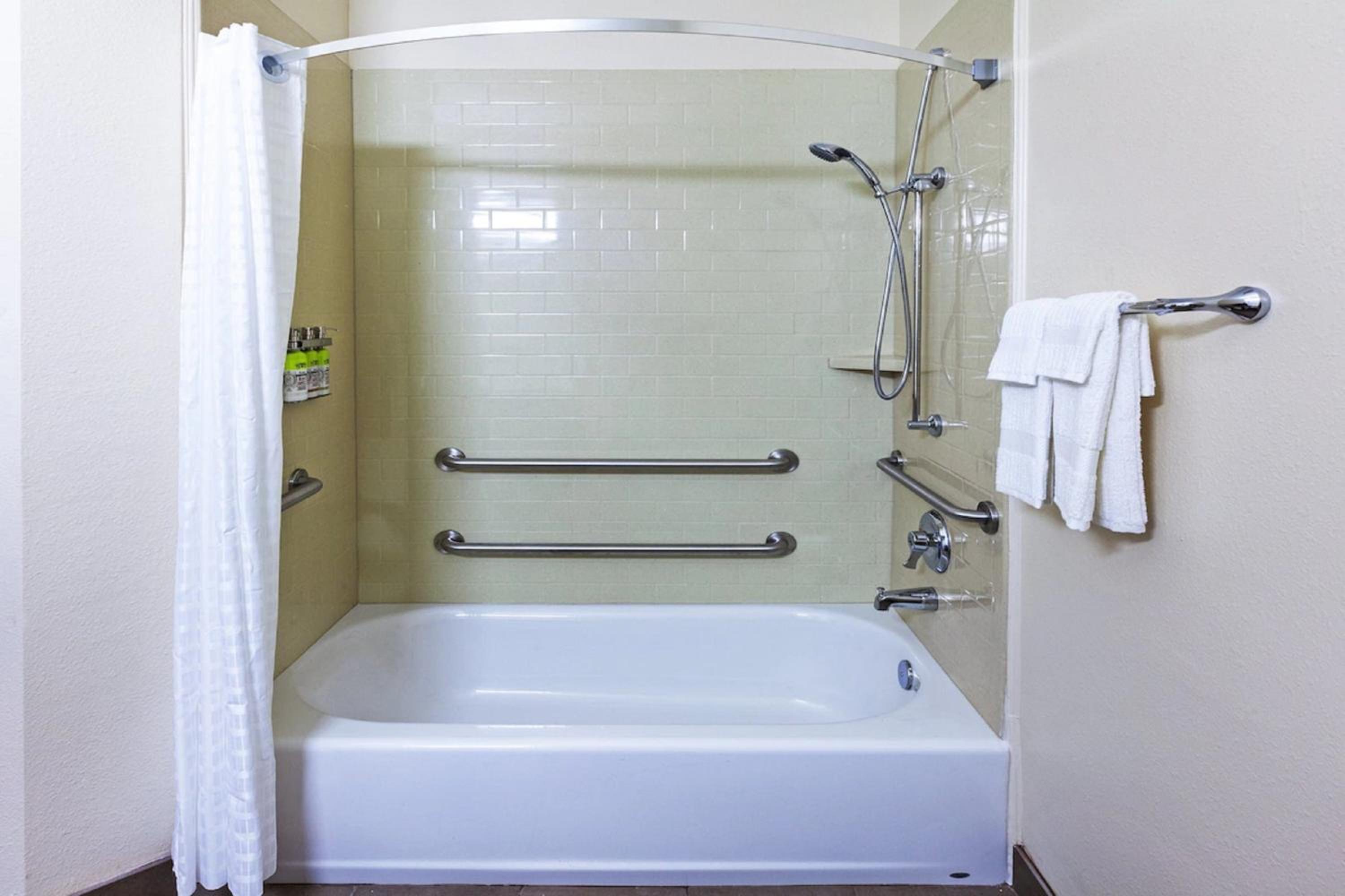 Queen Studio Suite with Two Queen Beds - Mobility Access Tub/Non-Smoking