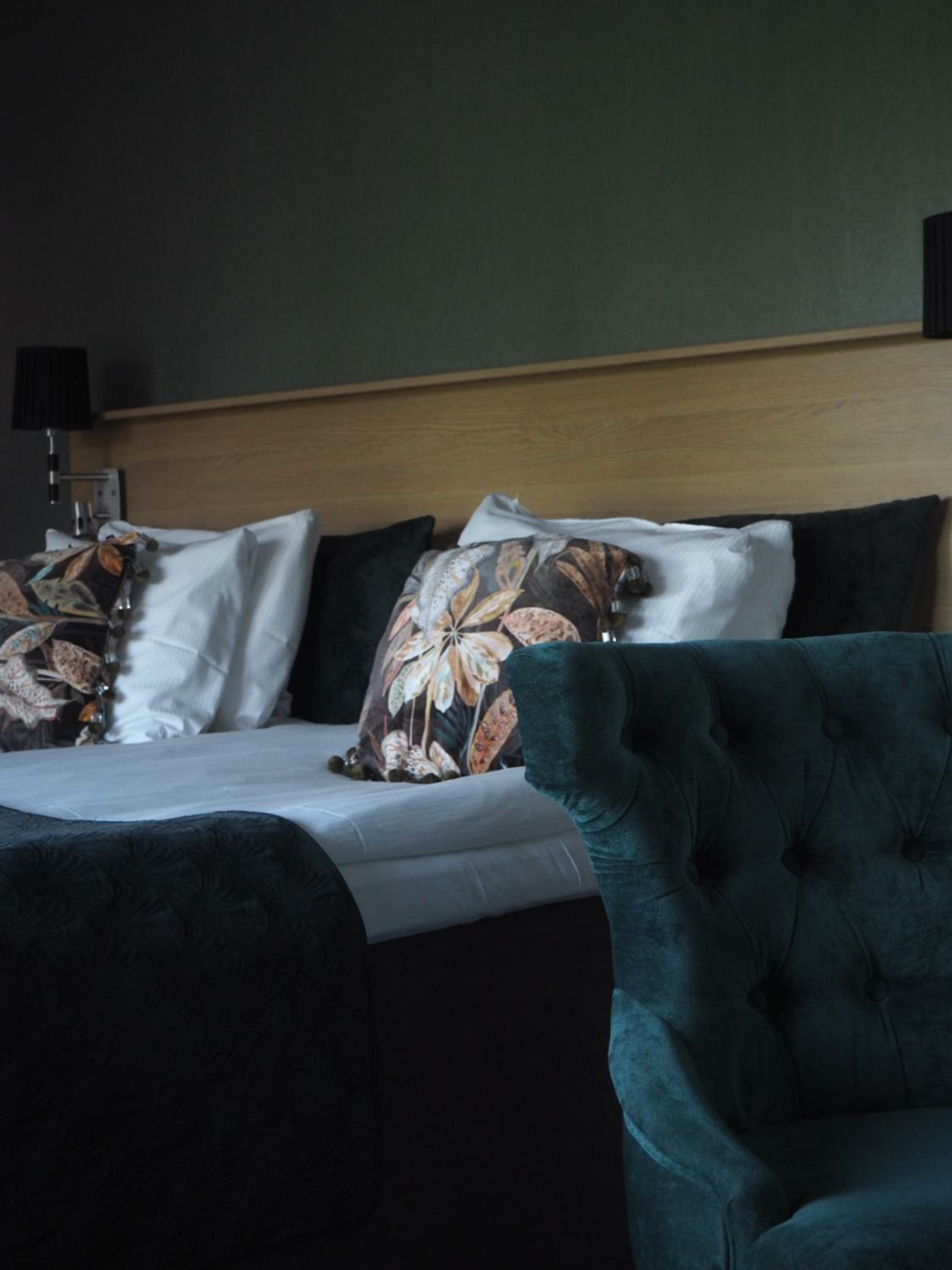 Standard Triple Room with Two Single Beds - Non-Smoking