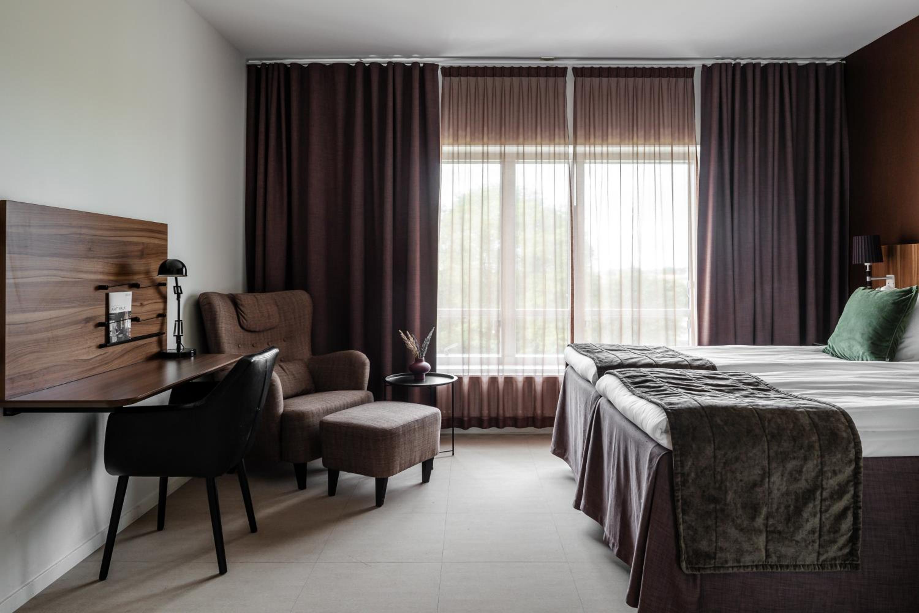 Standard Triple Room with Two Single Beds - Non-Smoking