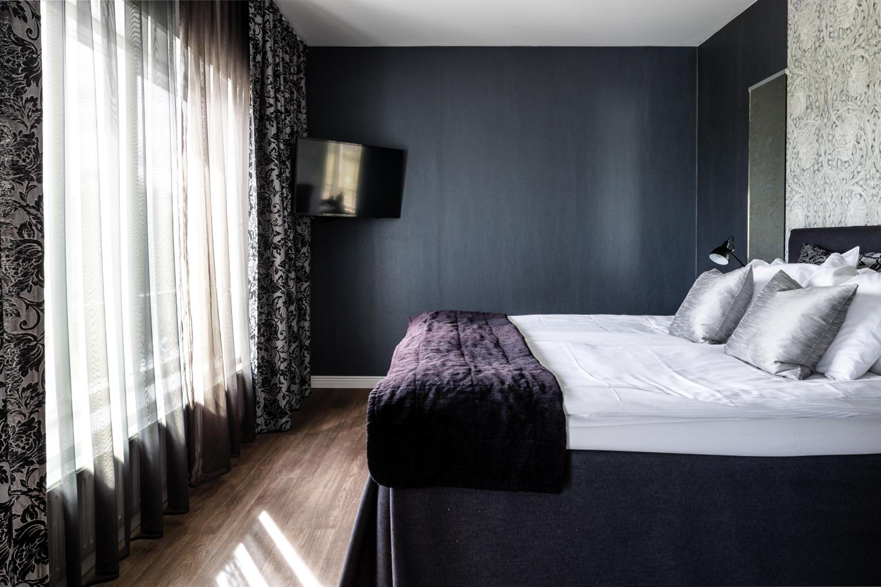 Mini Suite with King Bed and Sofa Bed - Non-Smoking