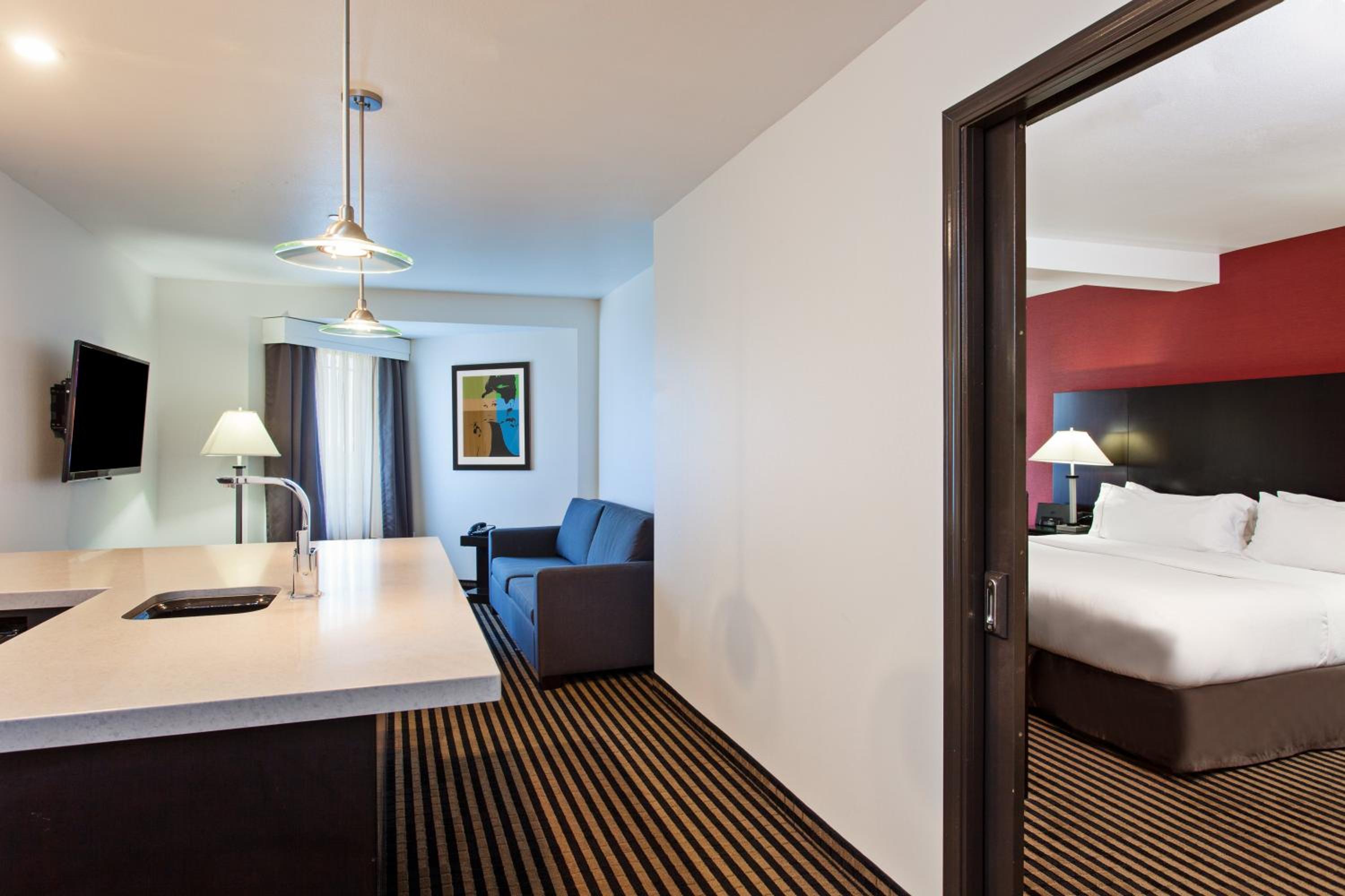 One-Bedroom King Suite with City View