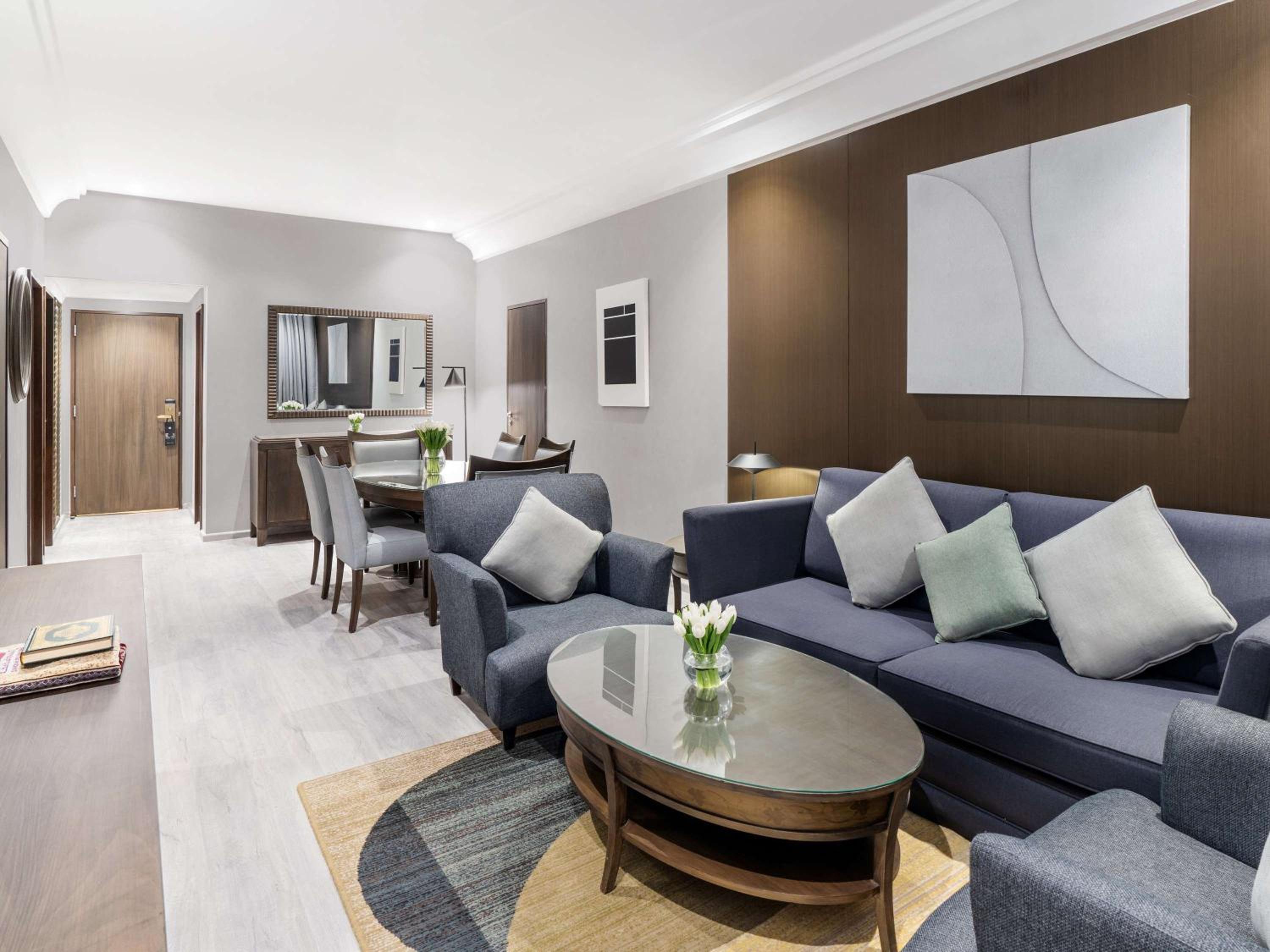Deluxe Presidential Suite with Double Bed and Two Single Bed - Haram/Courtyard View