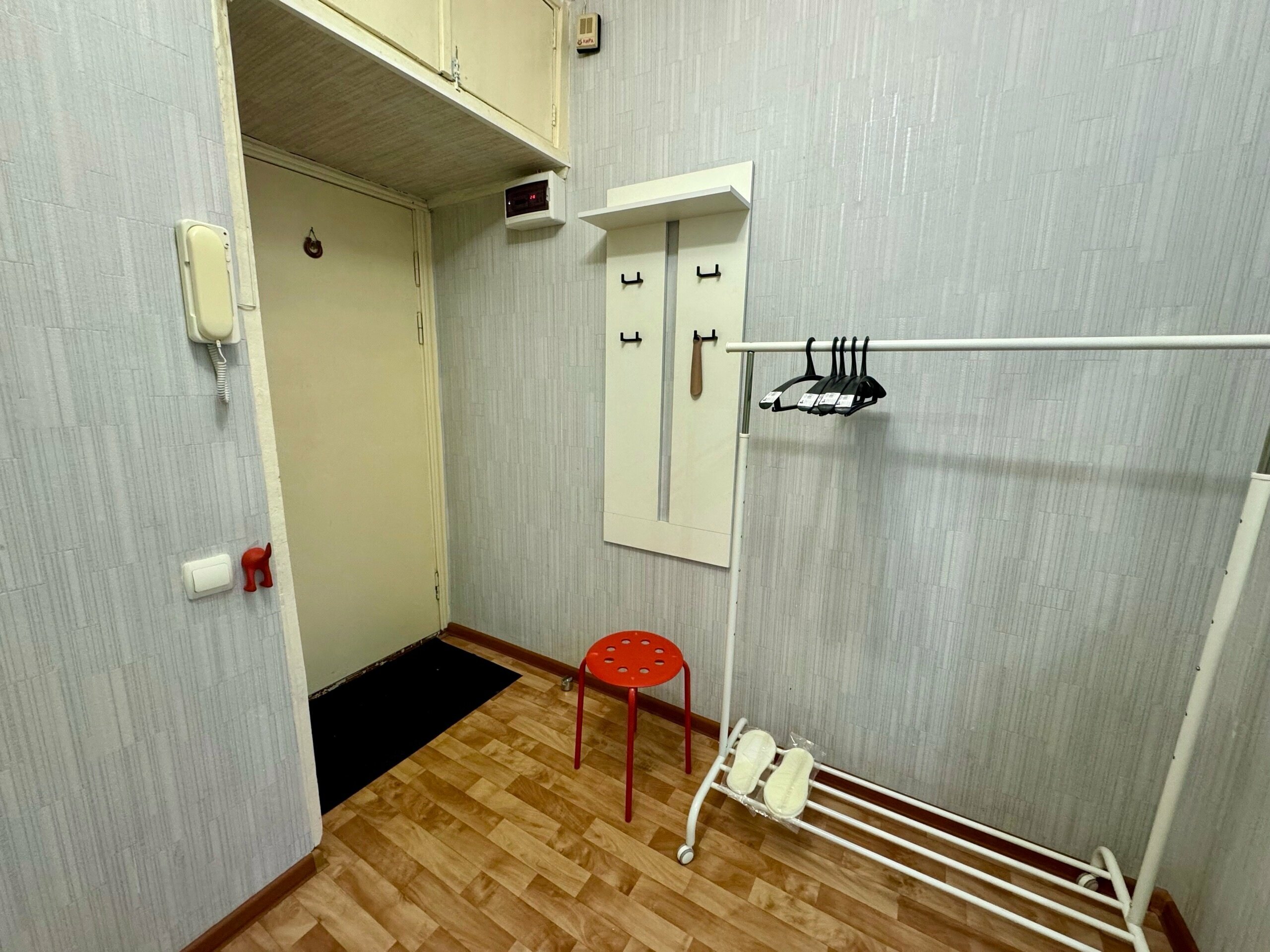 Стильная однокомнатная с большой кухней у ДК Металлургов