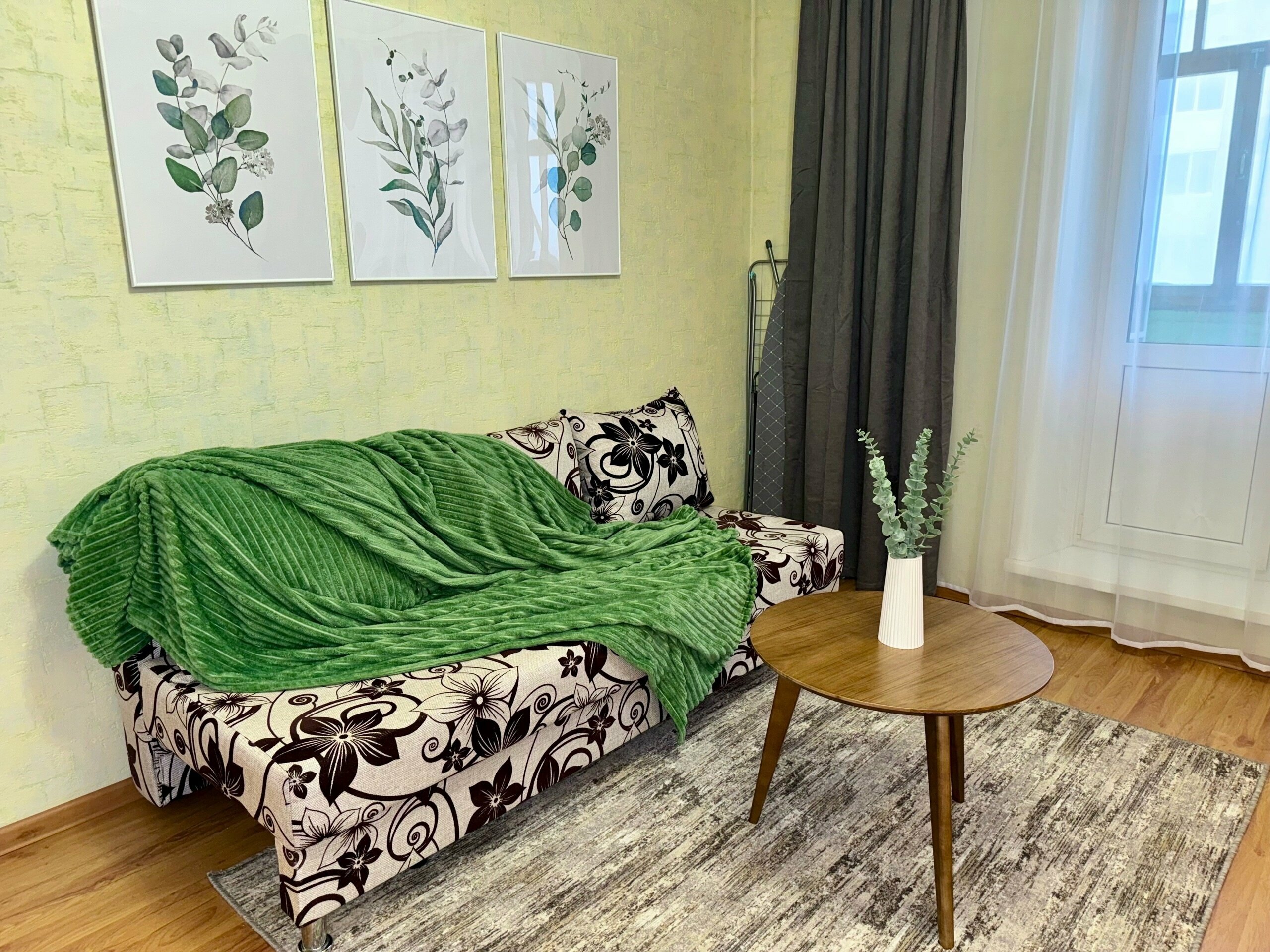 Стильная однокомнатная с большой кухней у ДК Металлургов