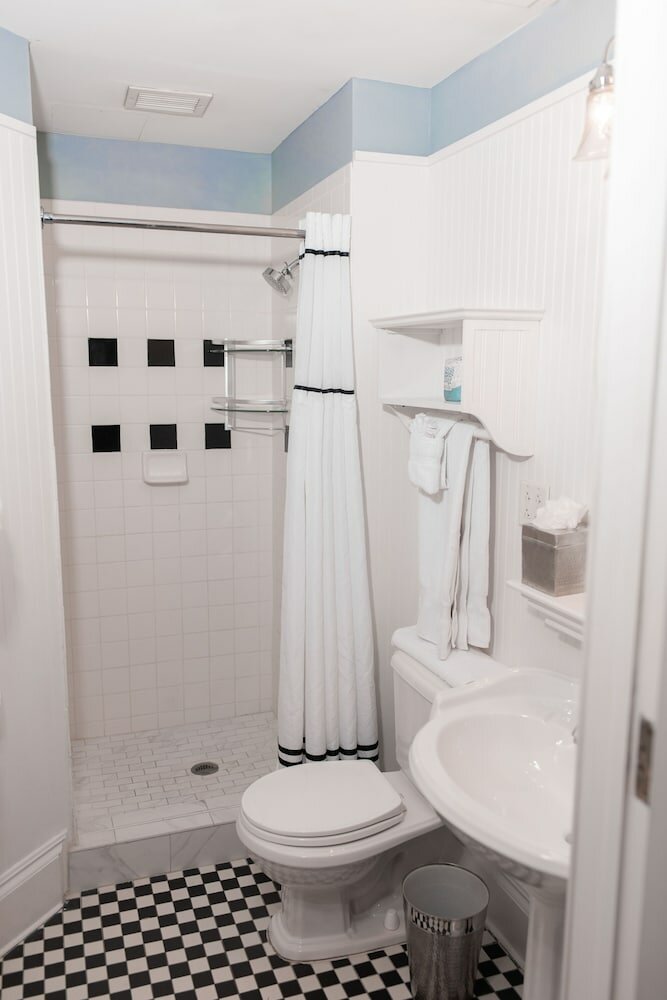 Room, 1 Queen Bed (Petite)