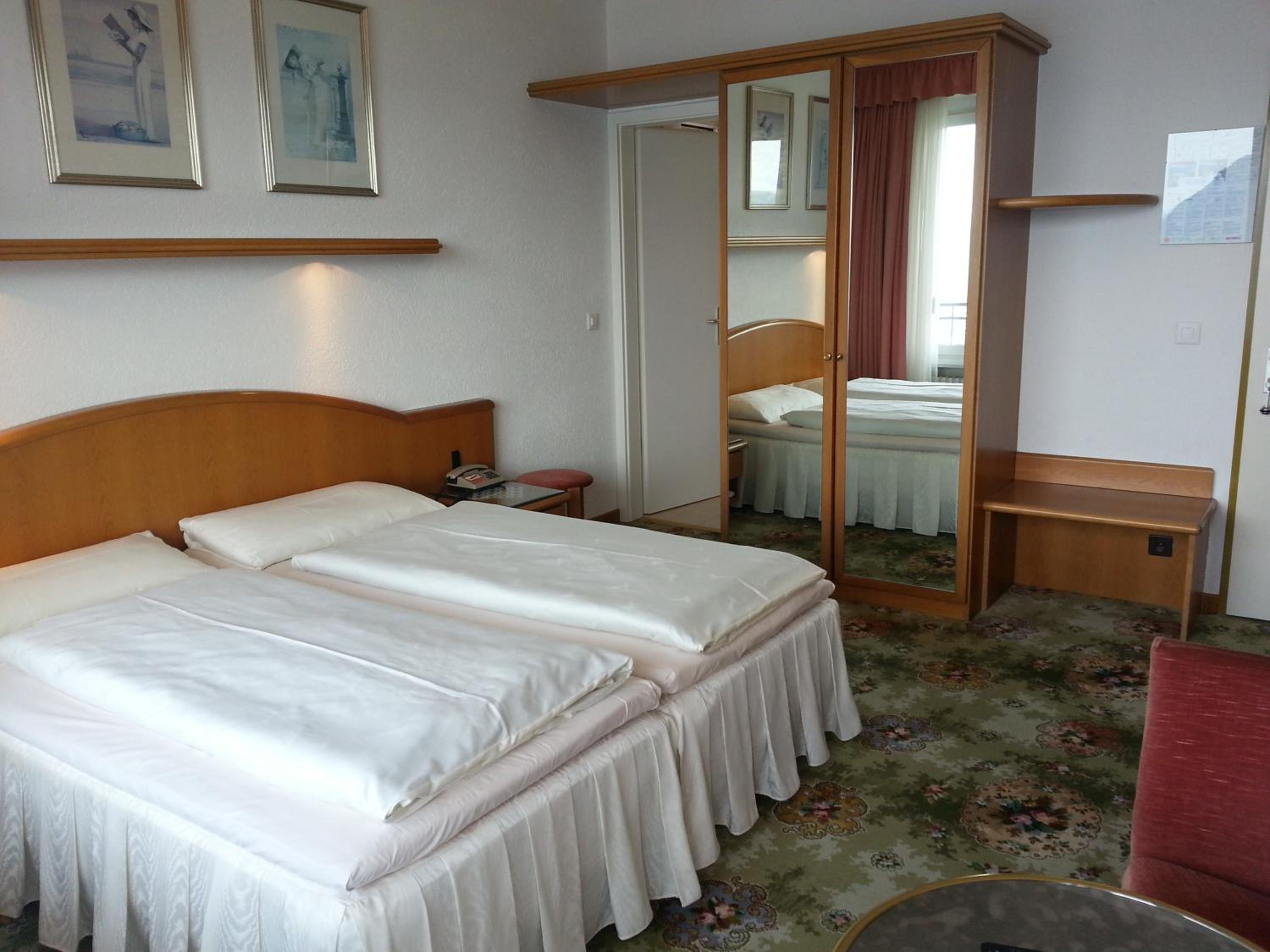 Double Room with Lake View and Balcony