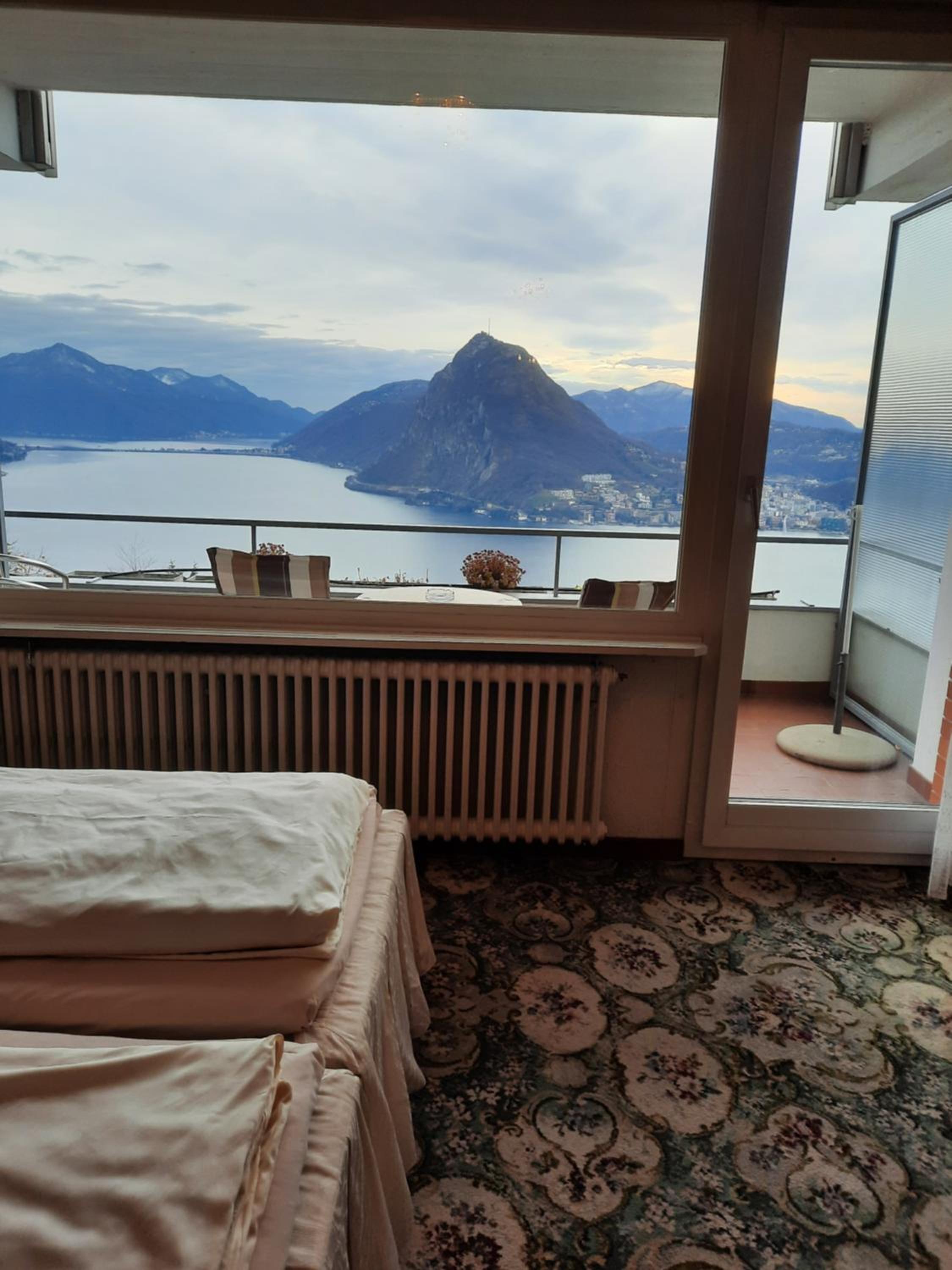 Suite with Lake View and Balcony