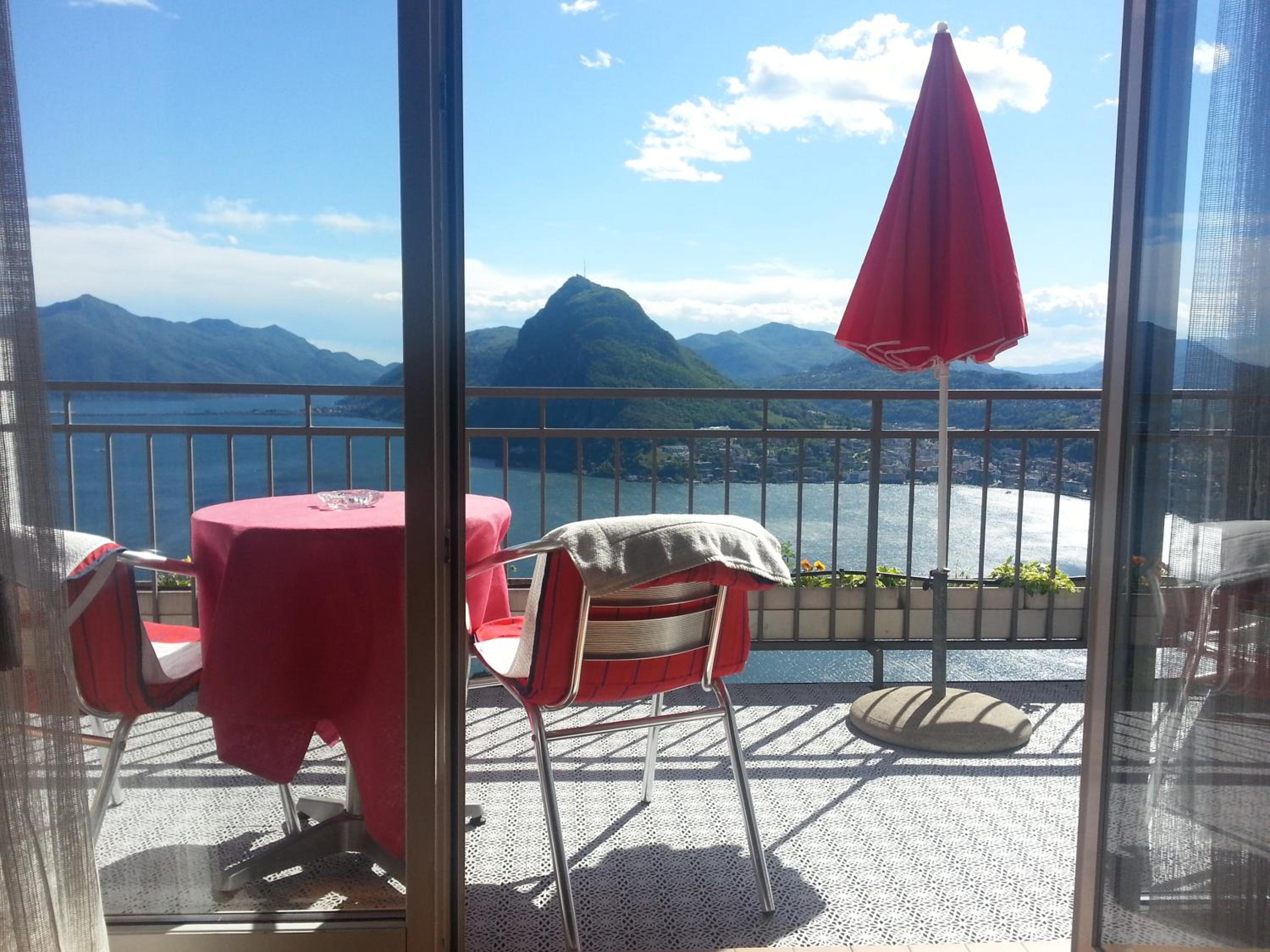 Junior Suite with Lake View and Balcony