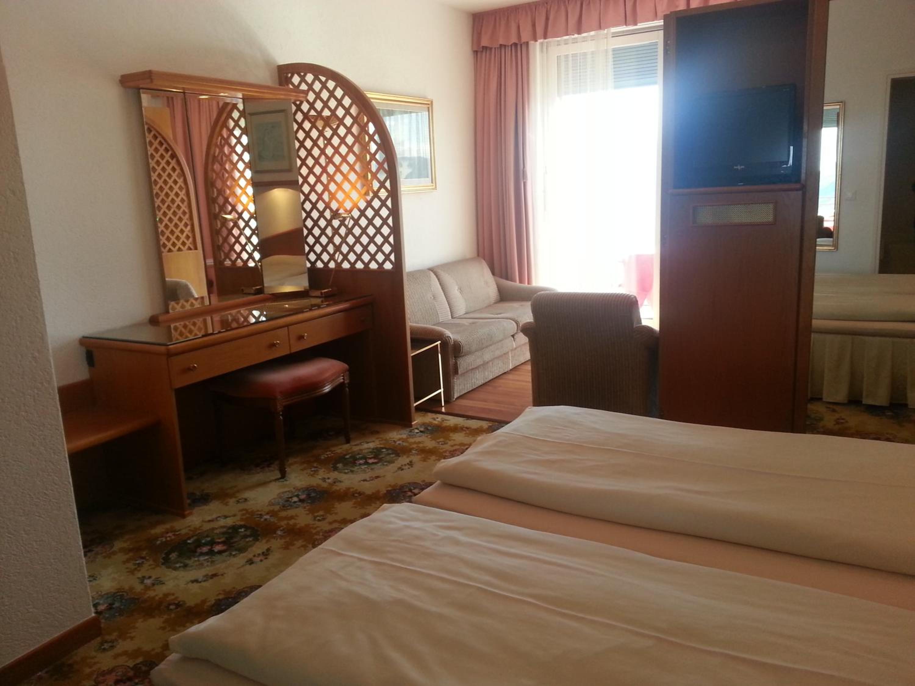 Junior Suite with Lake View and Balcony